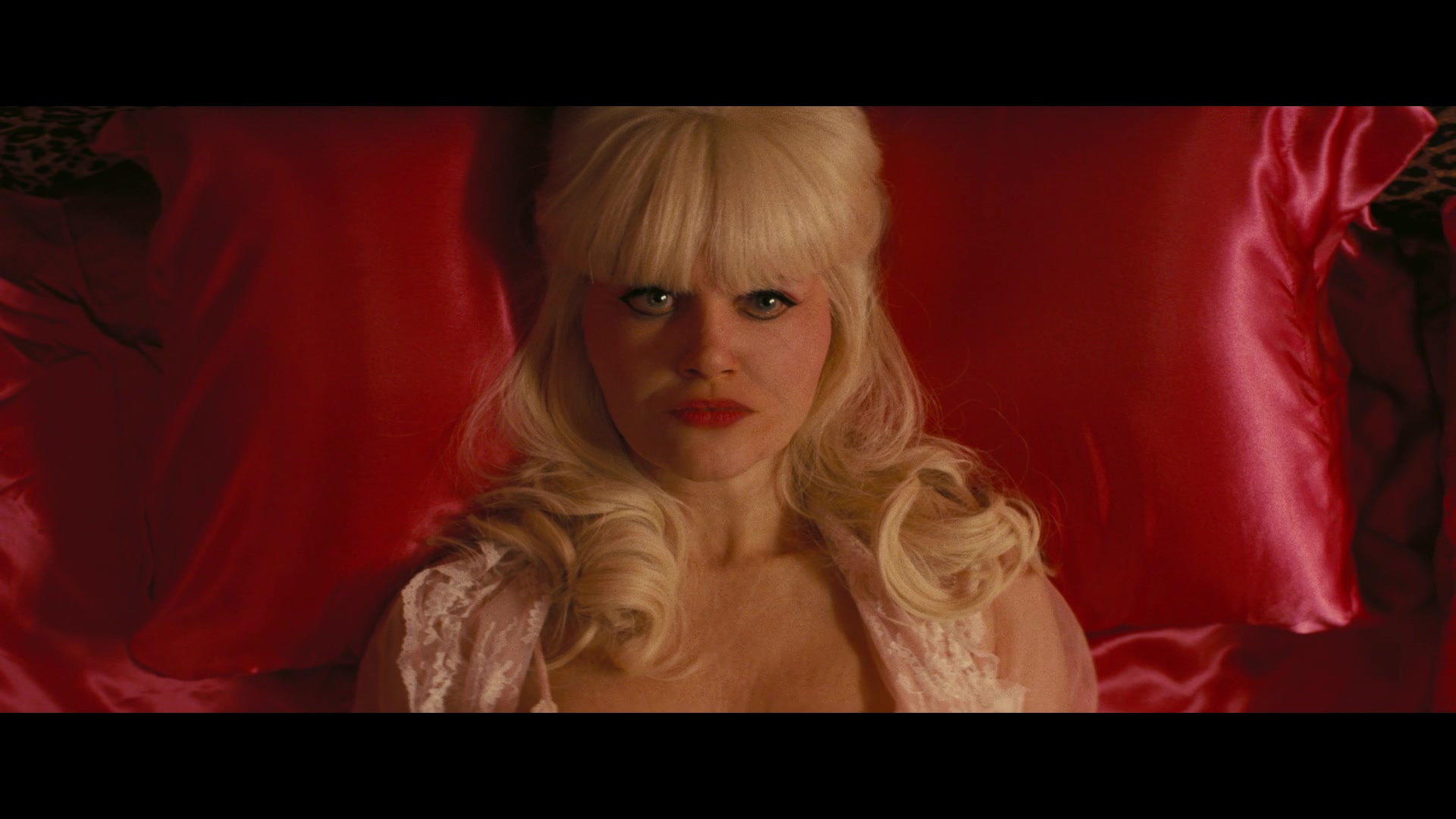 Angelyne_S01E01_Dream_Machine_1080p_ERW_000151.jpg