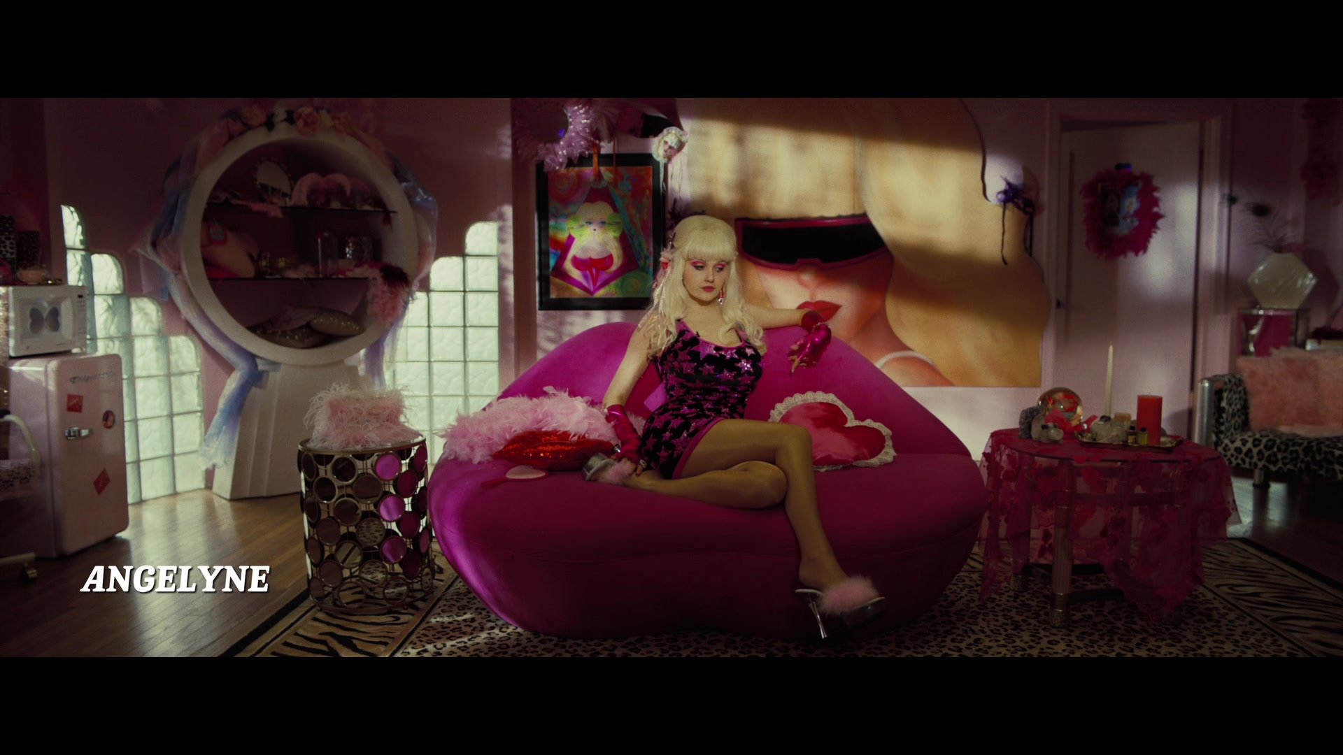 Angelyne_S01E01_Dream_Machine_1080p_ERW_000569.jpg
