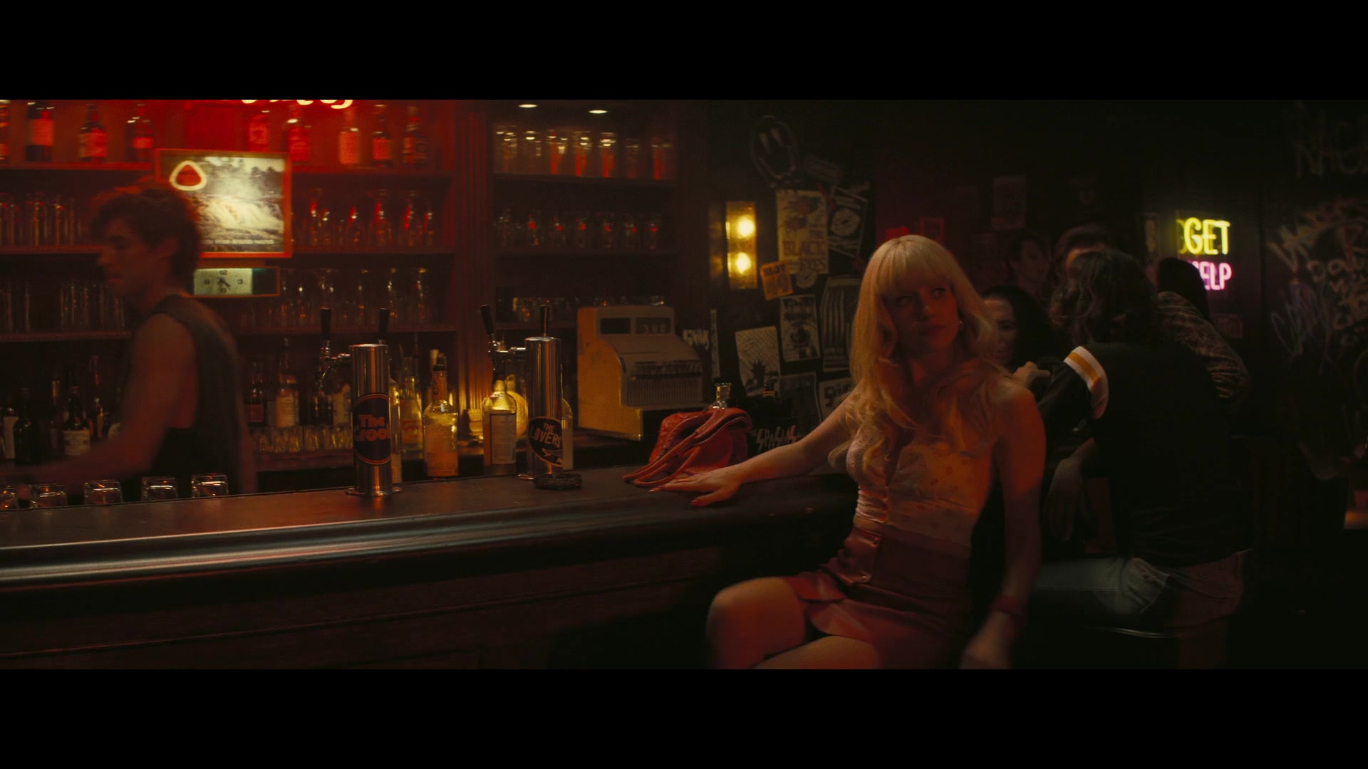 Angelyne_S01E01_Dream_Machine_1080p_ERW_001037.jpg