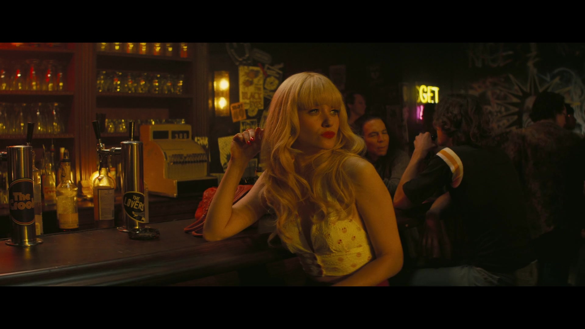 Angelyne_S01E01_Dream_Machine_1080p_ERW_001053.jpg