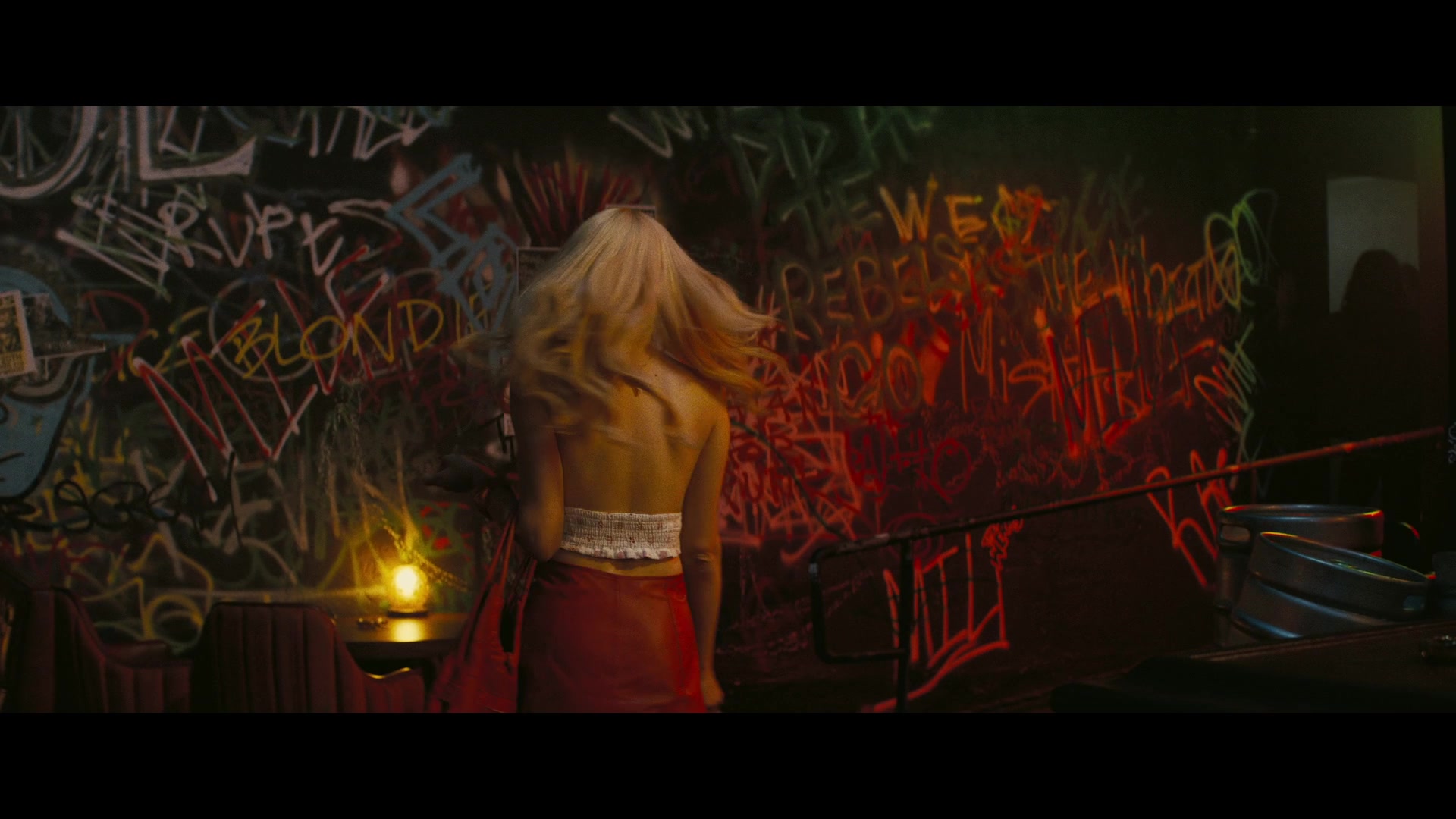 Angelyne_S01E01_Dream_Machine_1080p_ERW_001437.jpg