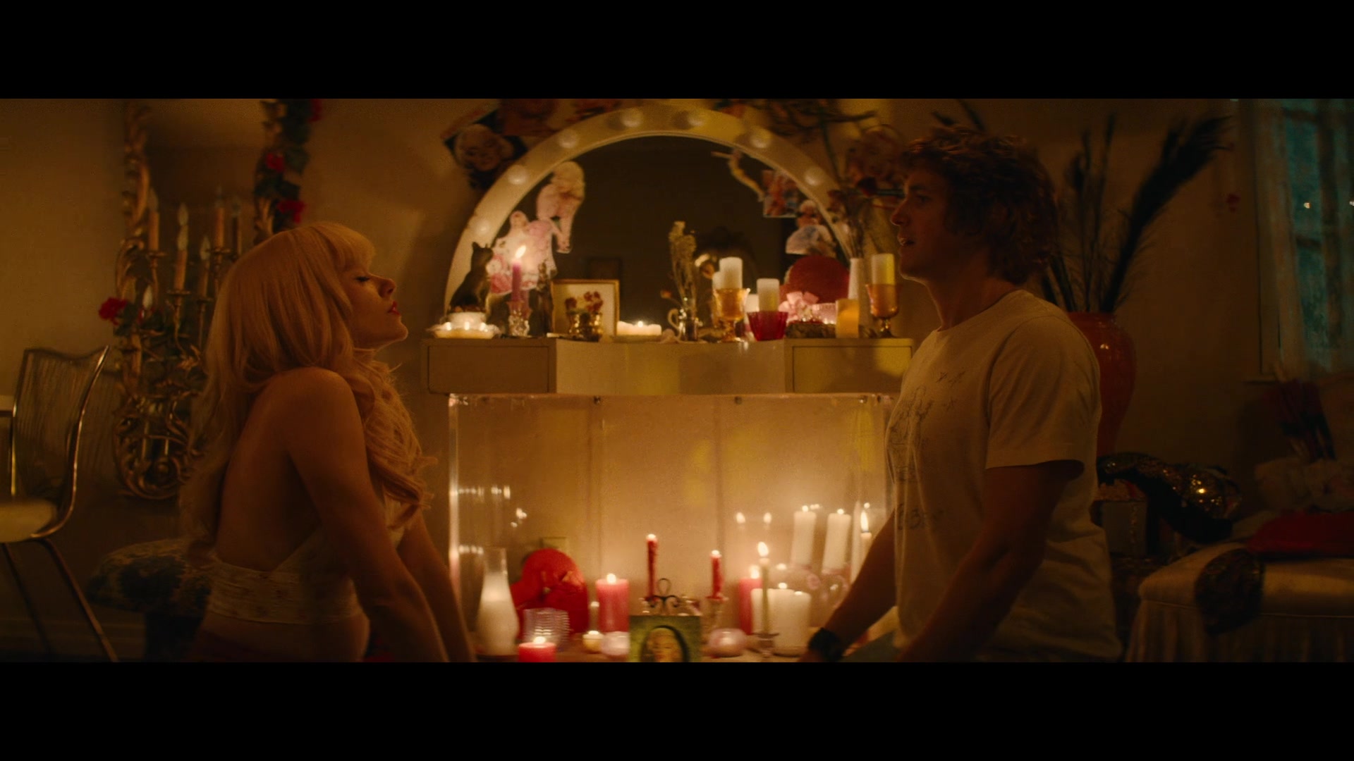 Angelyne_S01E01_Dream_Machine_1080p_ERW_002013.jpg