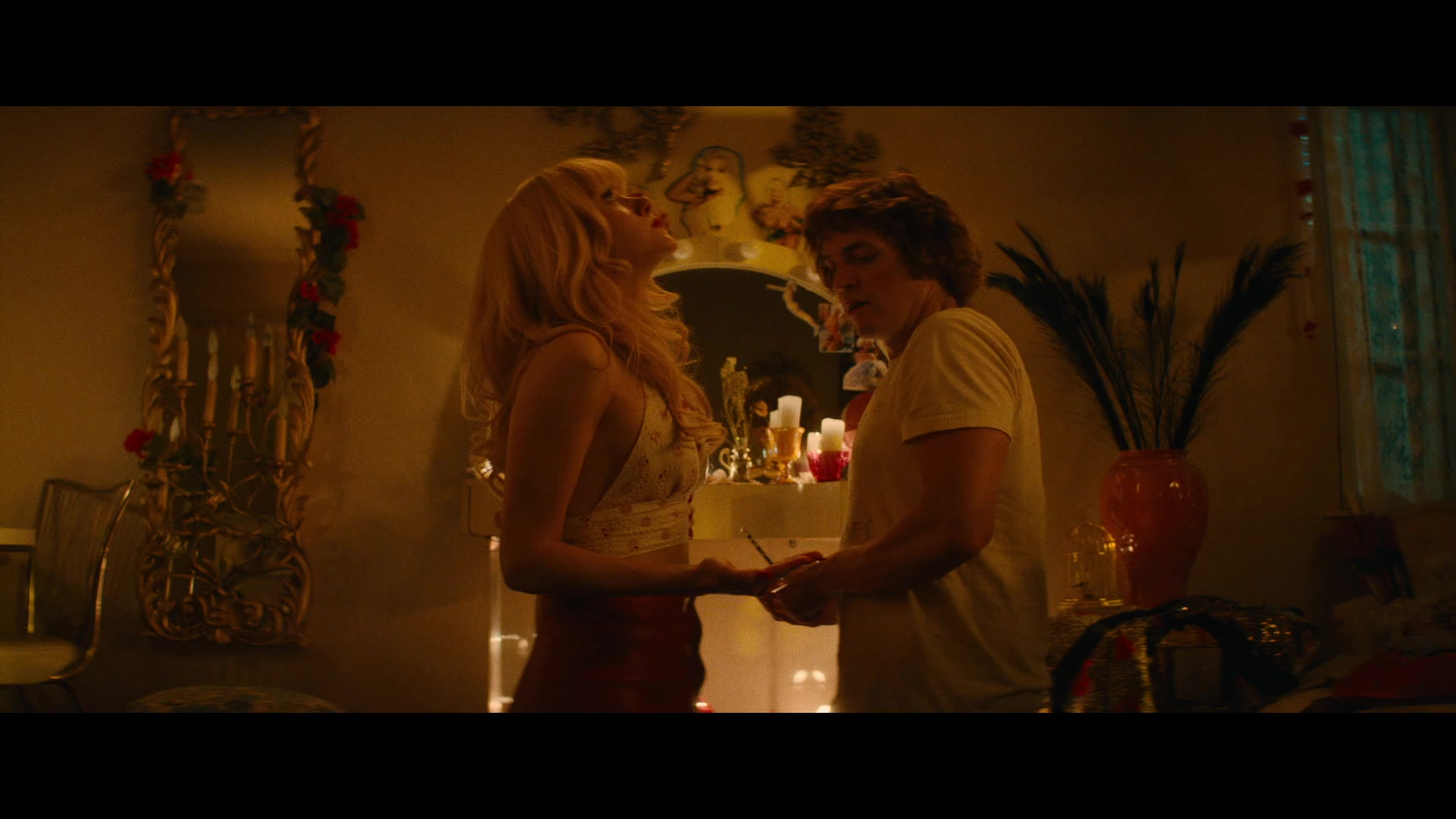 Angelyne_S01E01_Dream_Machine_1080p_ERW_002123.jpg
