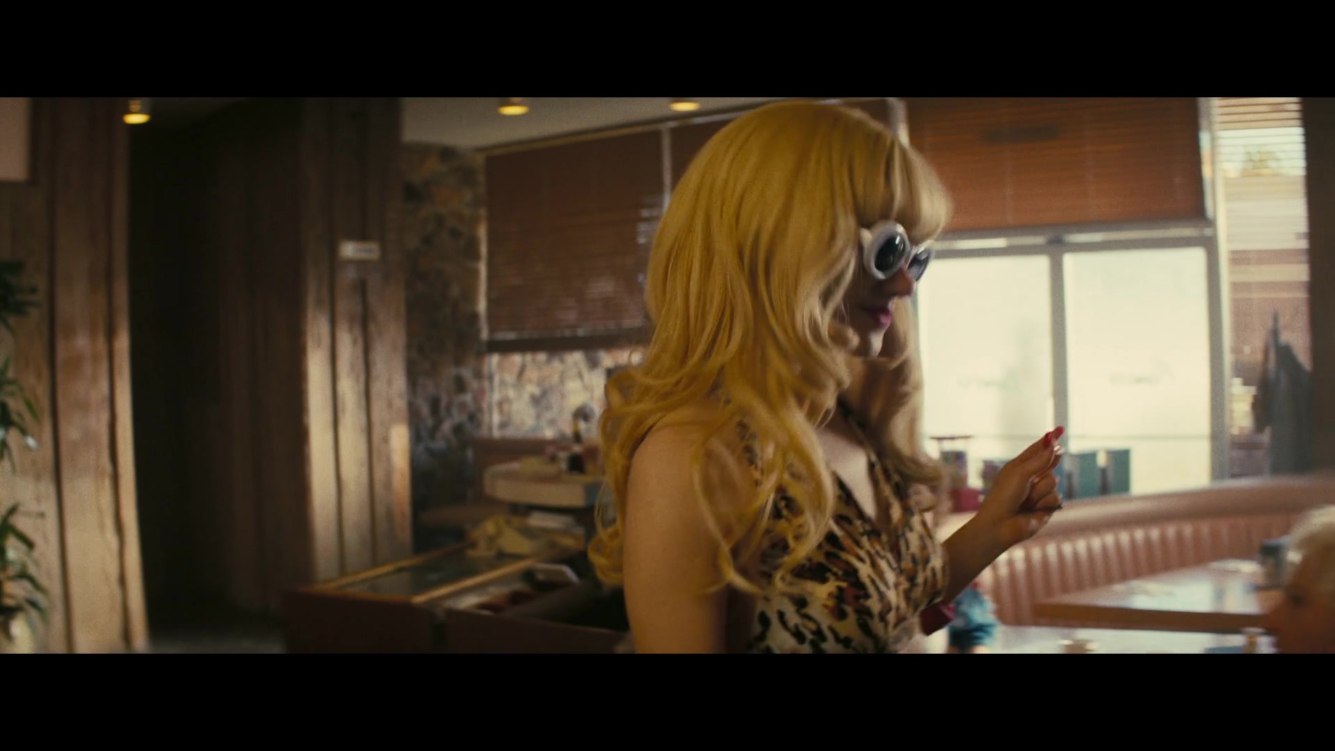 Angelyne_S01E01_Dream_Machine_1080p_ERW_002484.jpg