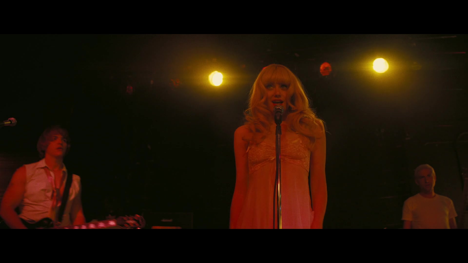 Angelyne_S01E01_Dream_Machine_1080p_ERW_002822.jpg