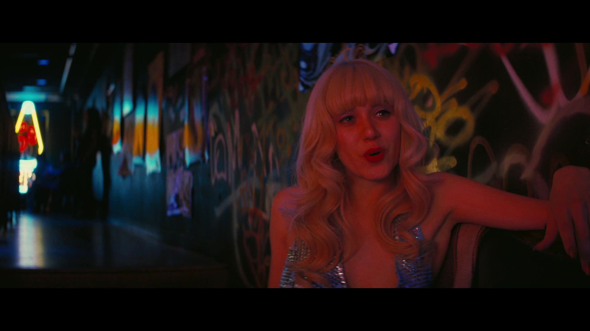 Angelyne_S01E01_Dream_Machine_1080p_ERW_004040.jpg