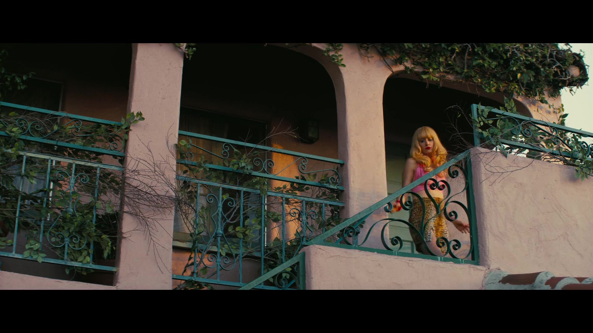 Angelyne_S01E01_Dream_Machine_1080p_ERW_004590.jpg