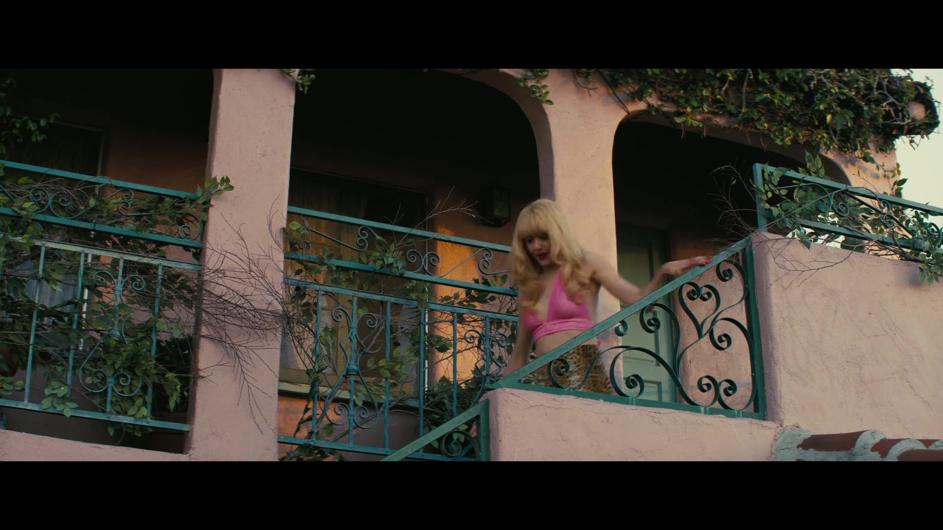 Angelyne_S01E01_Dream_Machine_1080p_ERW_004607.jpg