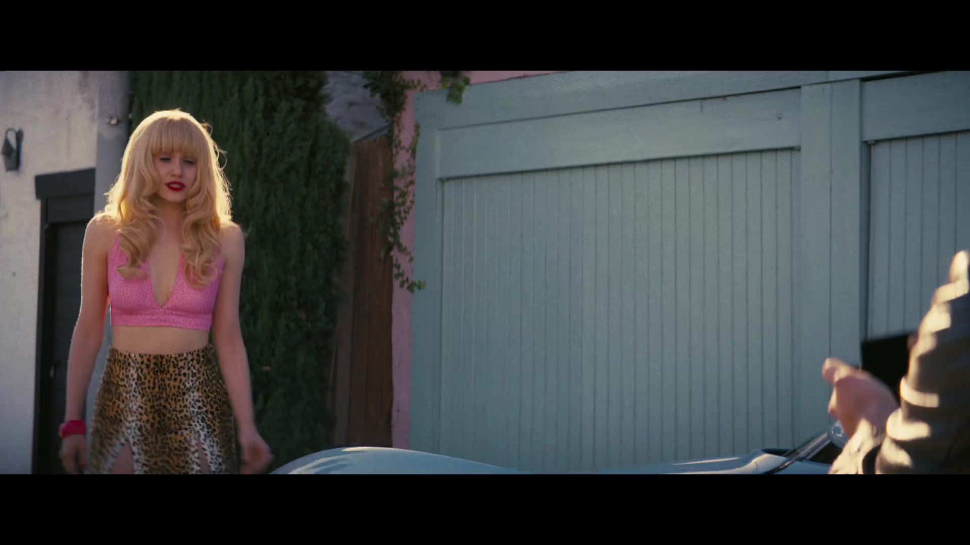 Angelyne_S01E01_Dream_Machine_1080p_ERW_004718.jpg