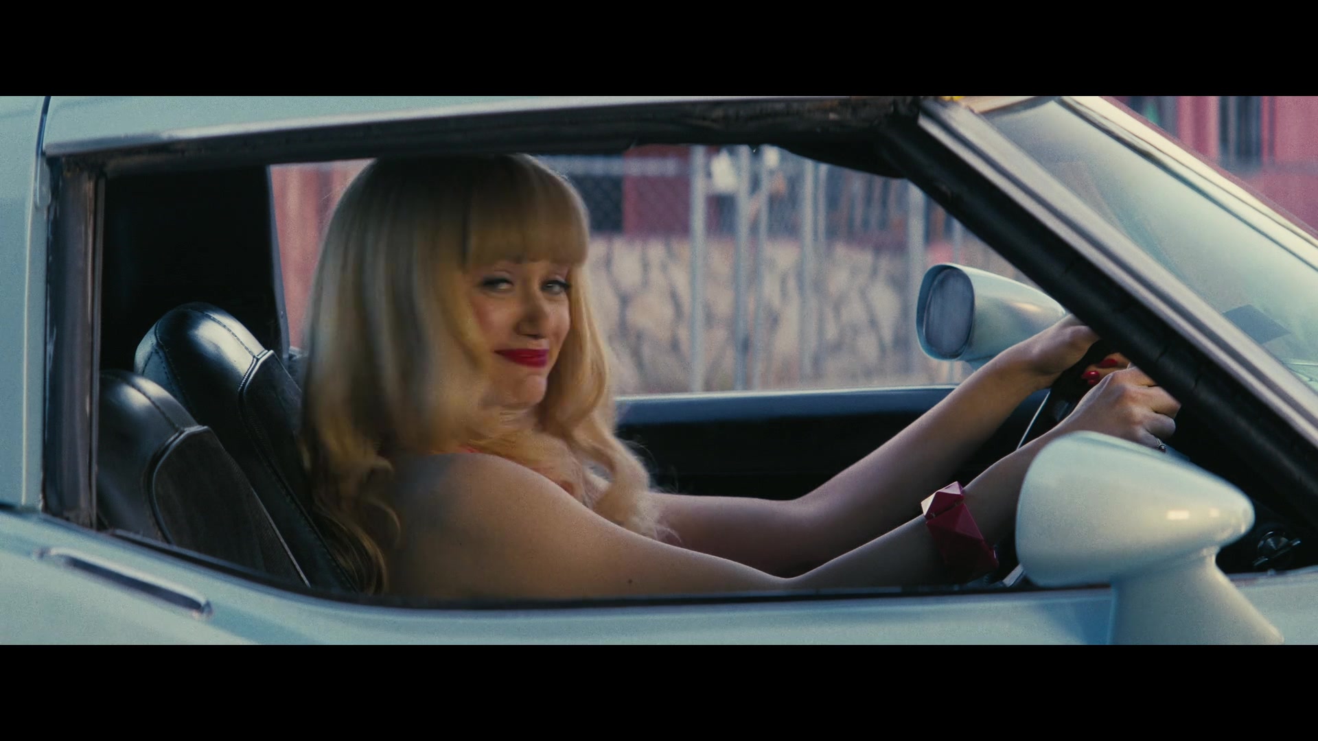 Angelyne_S01E01_Dream_Machine_1080p_ERW_004814.jpg