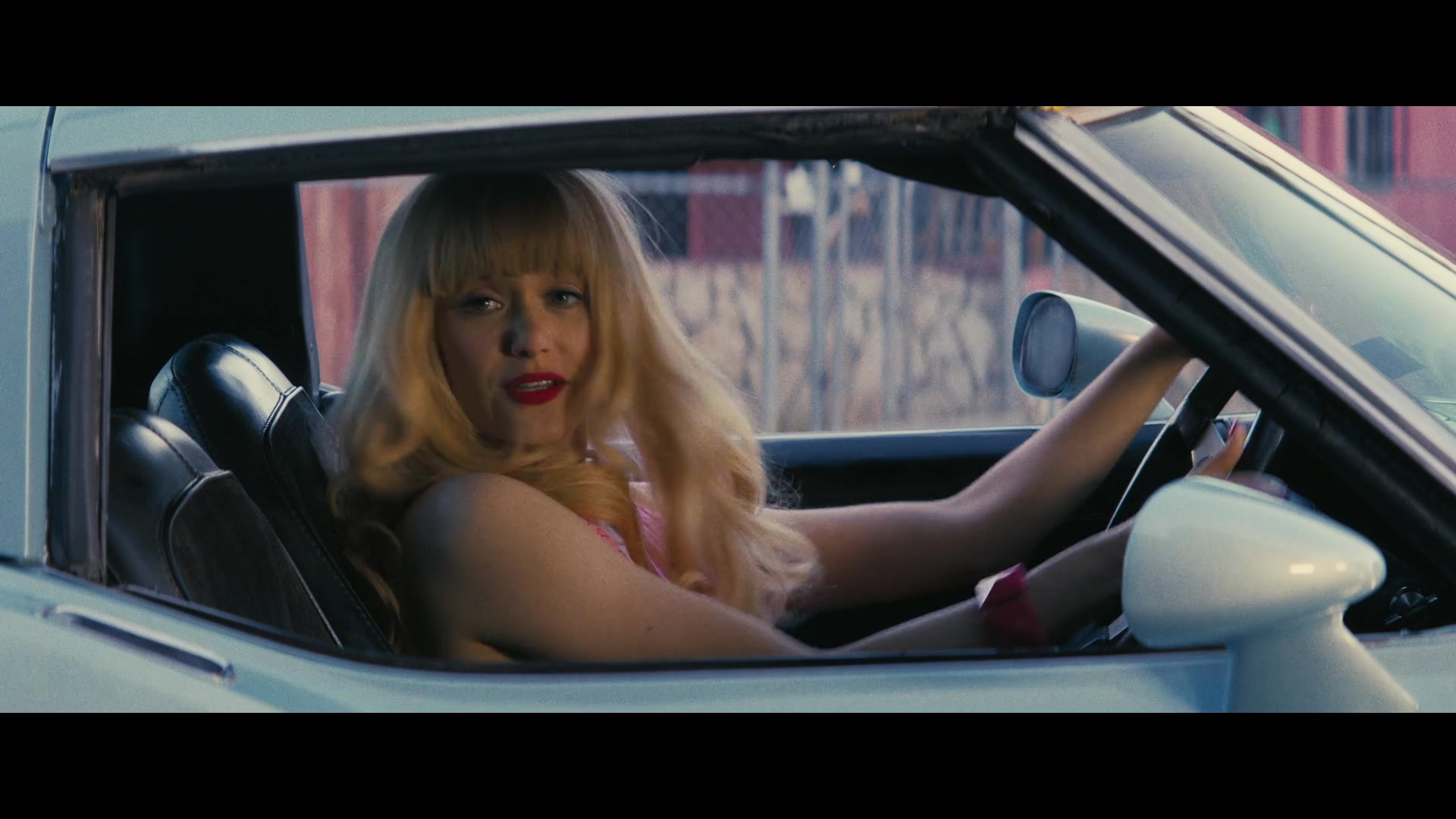 Angelyne_S01E01_Dream_Machine_1080p_ERW_004830.jpg