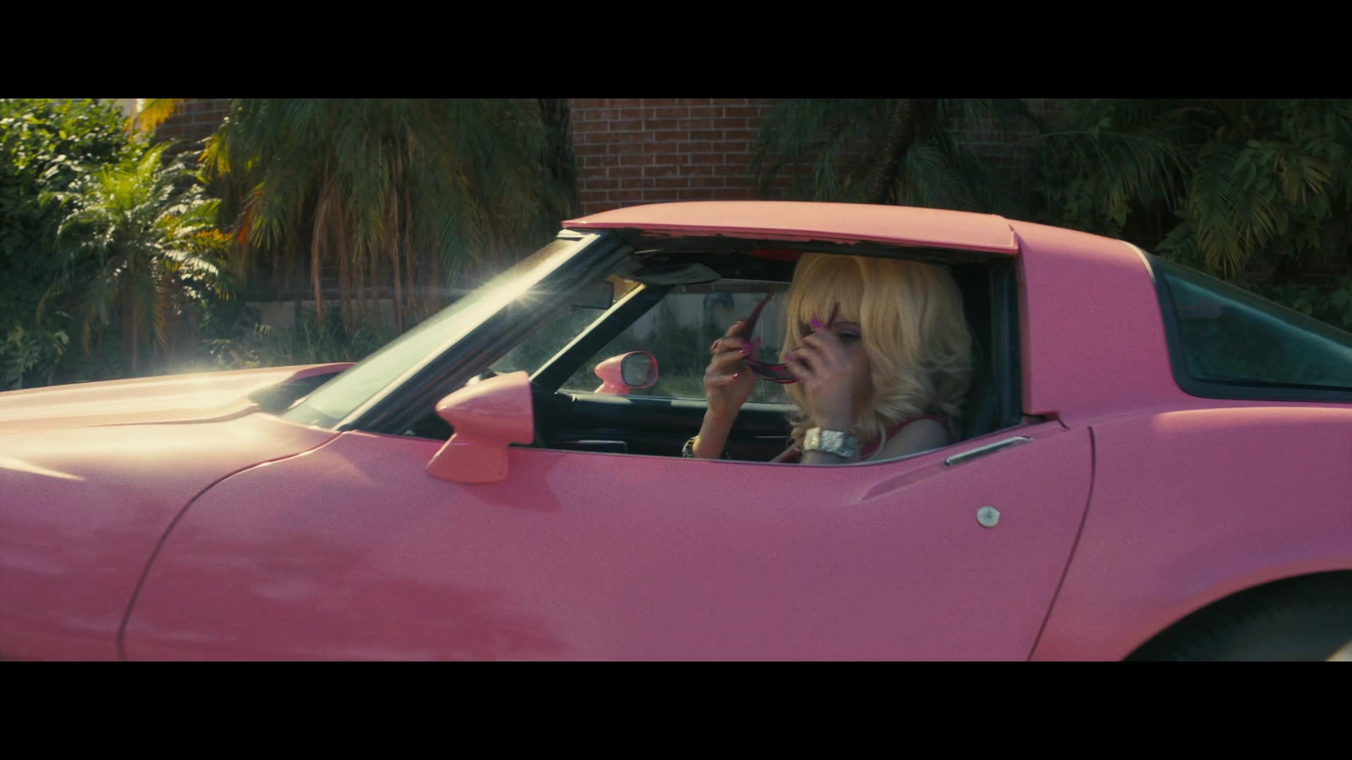 Angelyne_S01E01_Dream_Machine_1080p_ERW_006772.jpg