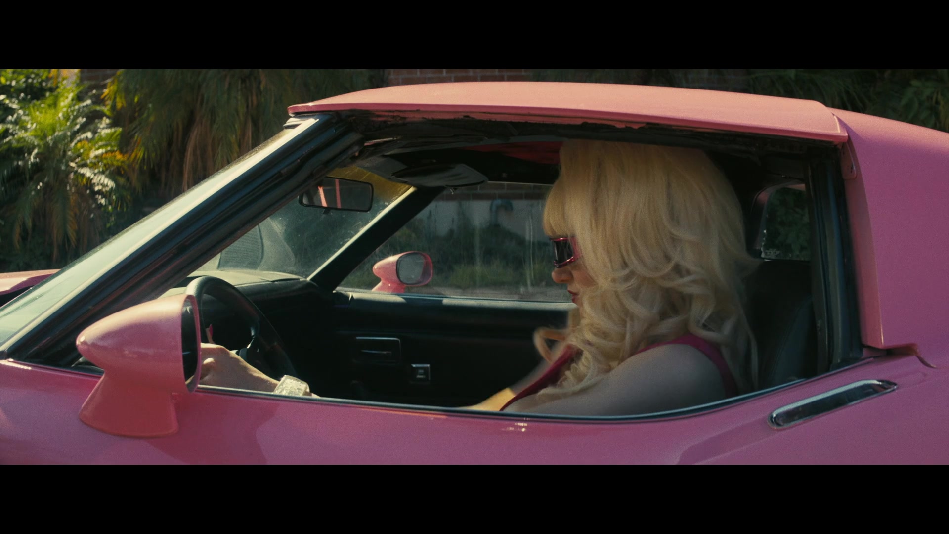 Angelyne_S01E01_Dream_Machine_1080p_ERW_006779.jpg