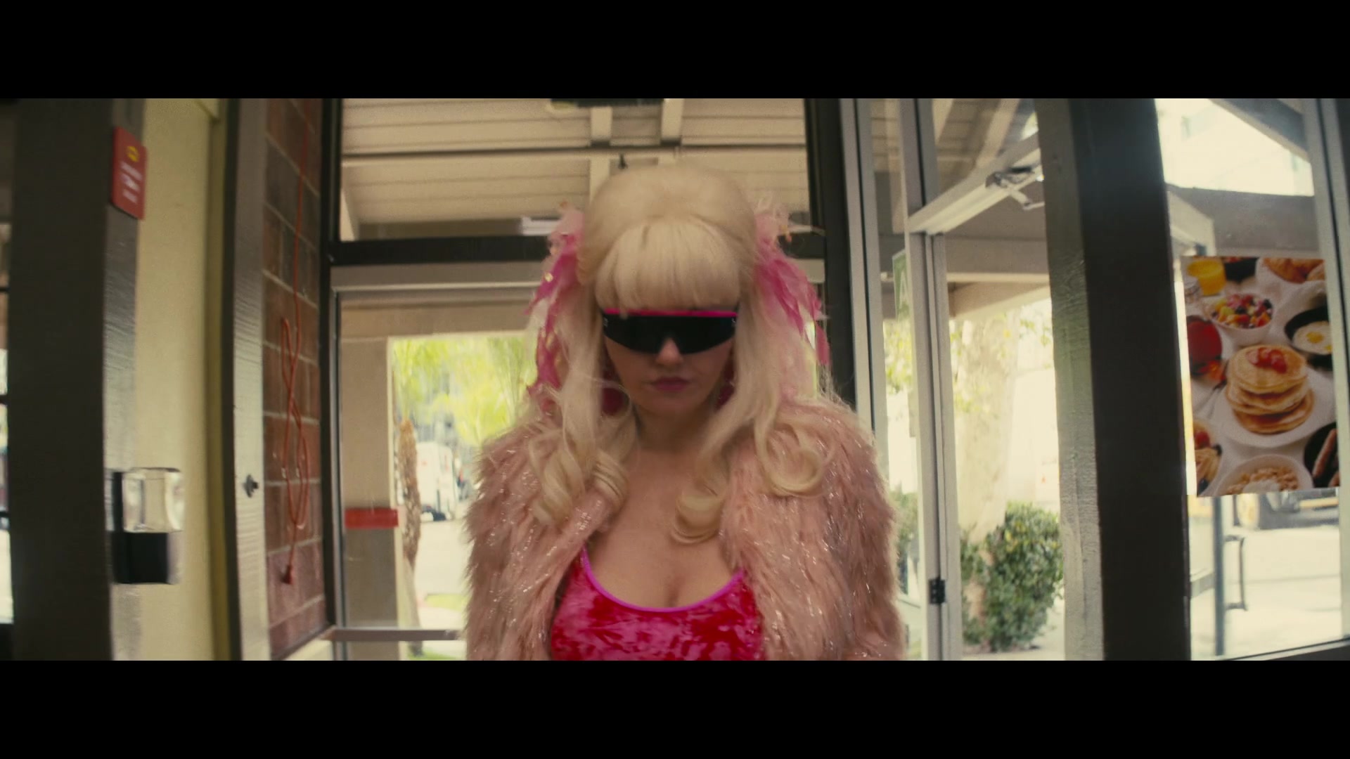 Angelyne_S01E02_Gods_and_Fairies_1080p_ERW_000099.jpg