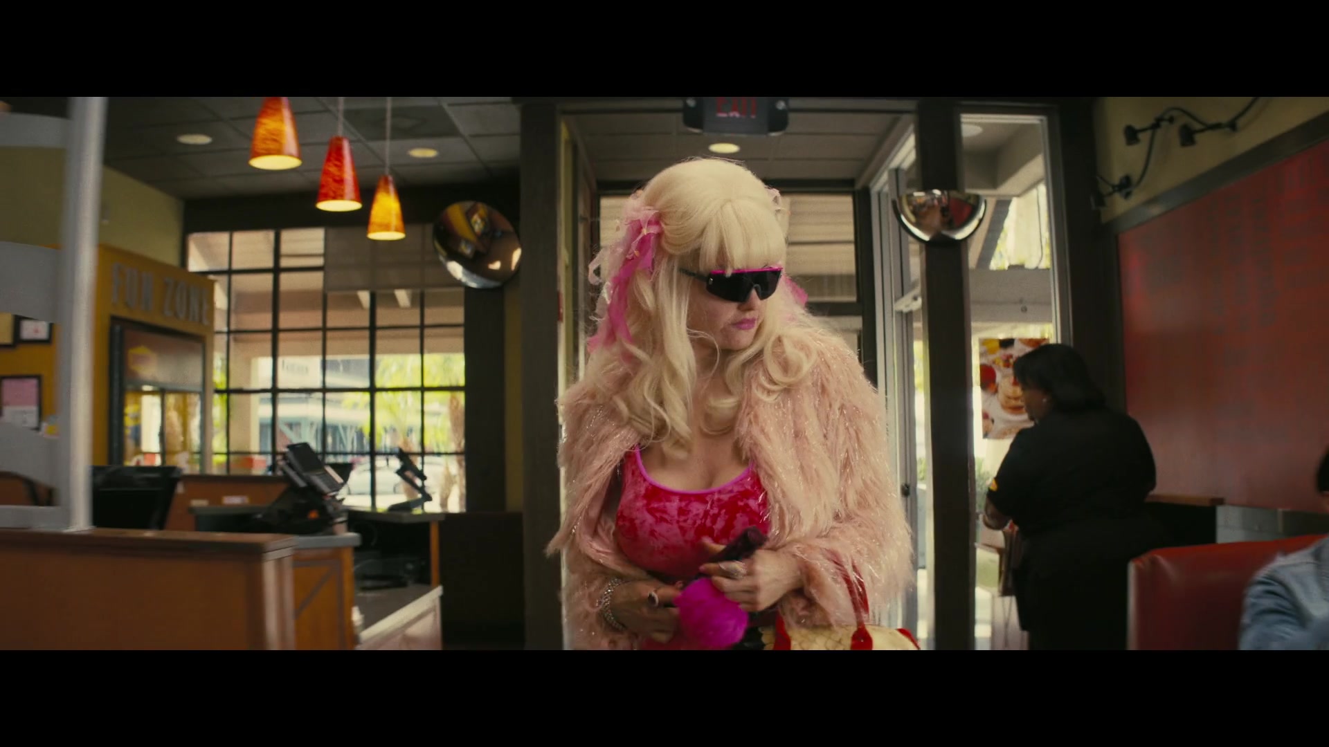 Angelyne_S01E02_Gods_and_Fairies_1080p_ERW_000104.jpg