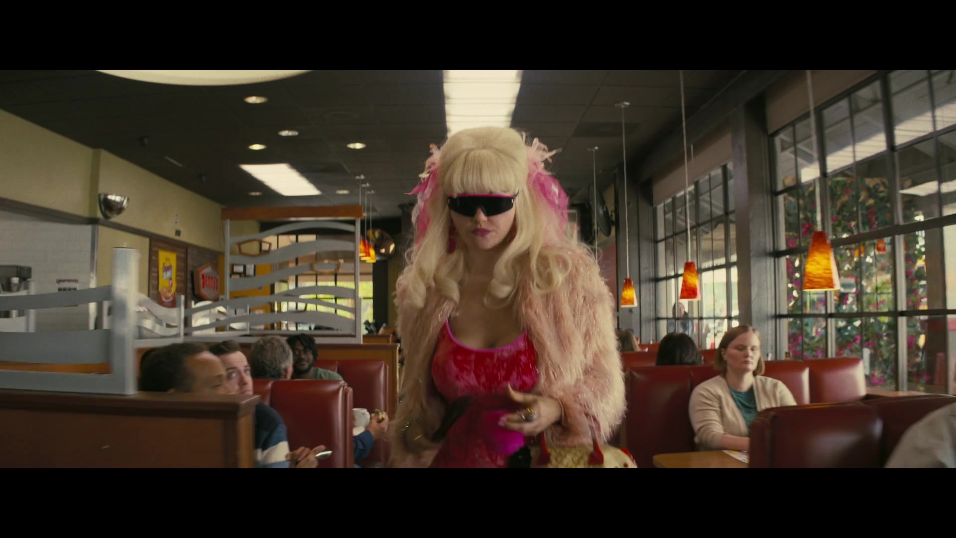 Angelyne_S01E02_Gods_and_Fairies_1080p_ERW_000114.jpg