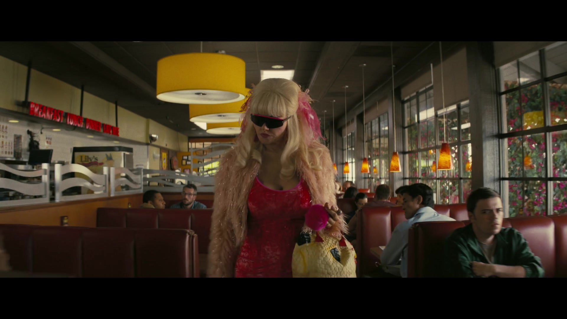 Angelyne_S01E02_Gods_and_Fairies_1080p_ERW_000123.jpg