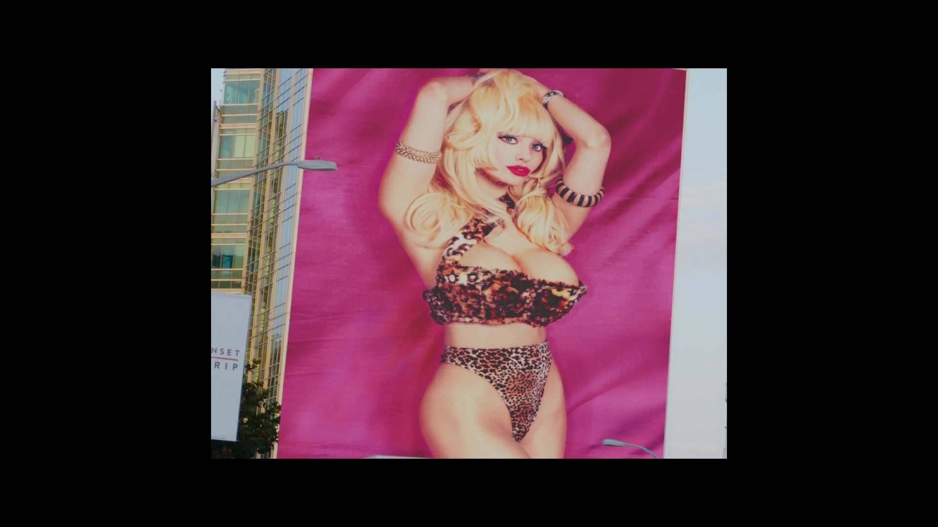 Angelyne_S01E02_Gods_and_Fairies_1080p_ERW_000352.jpg