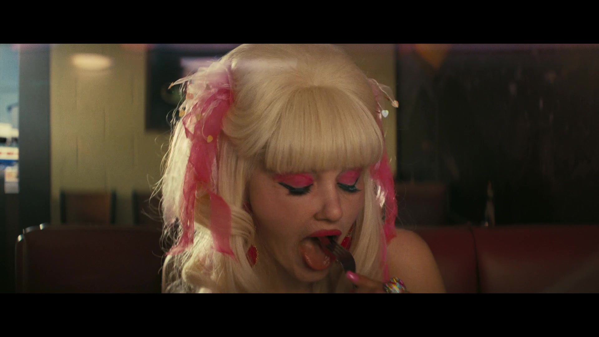Angelyne_S01E02_Gods_and_Fairies_1080p_ERW_000374.jpg