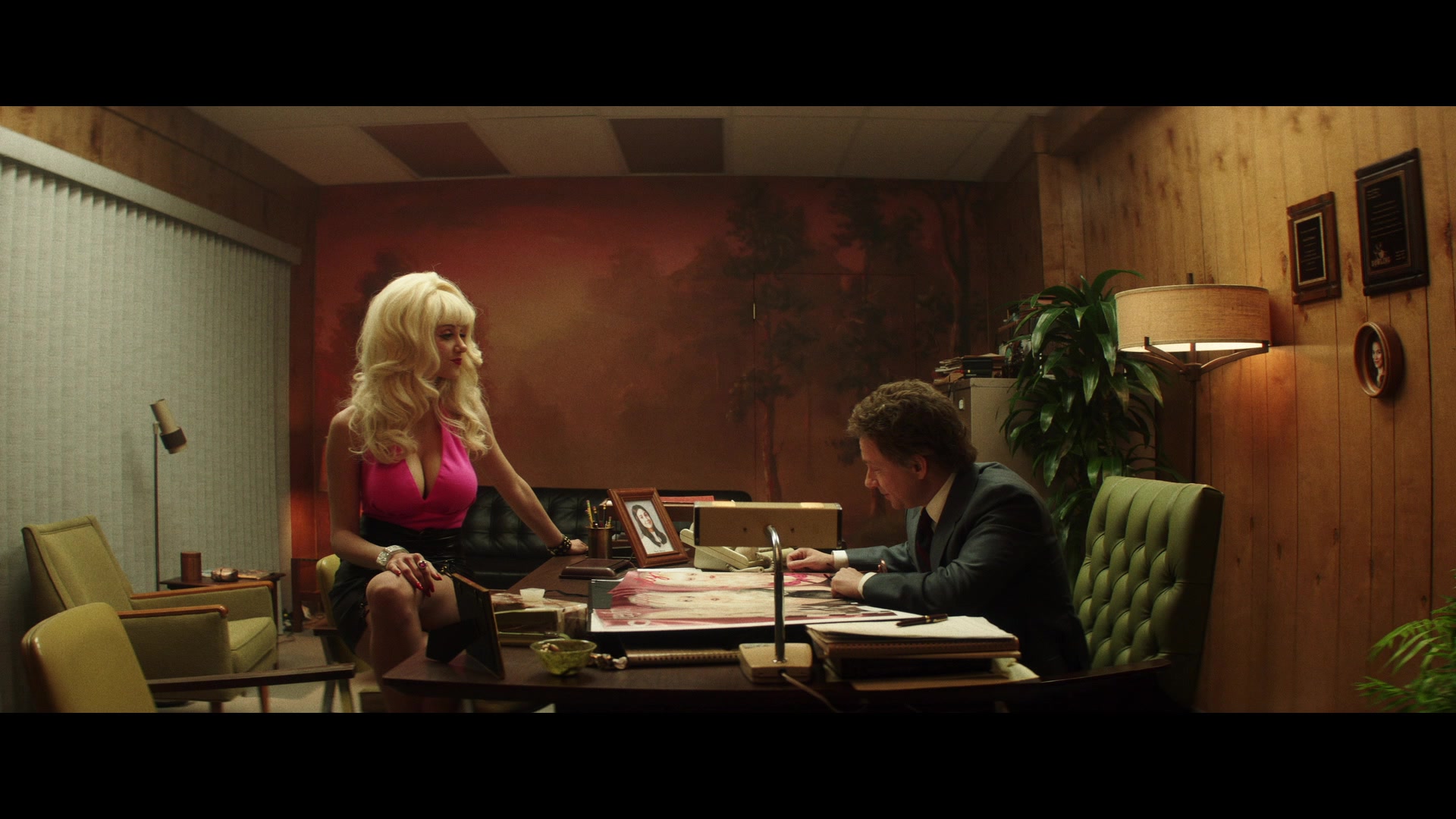 Angelyne_S01E02_Gods_and_Fairies_1080p_ERW_001296.jpg