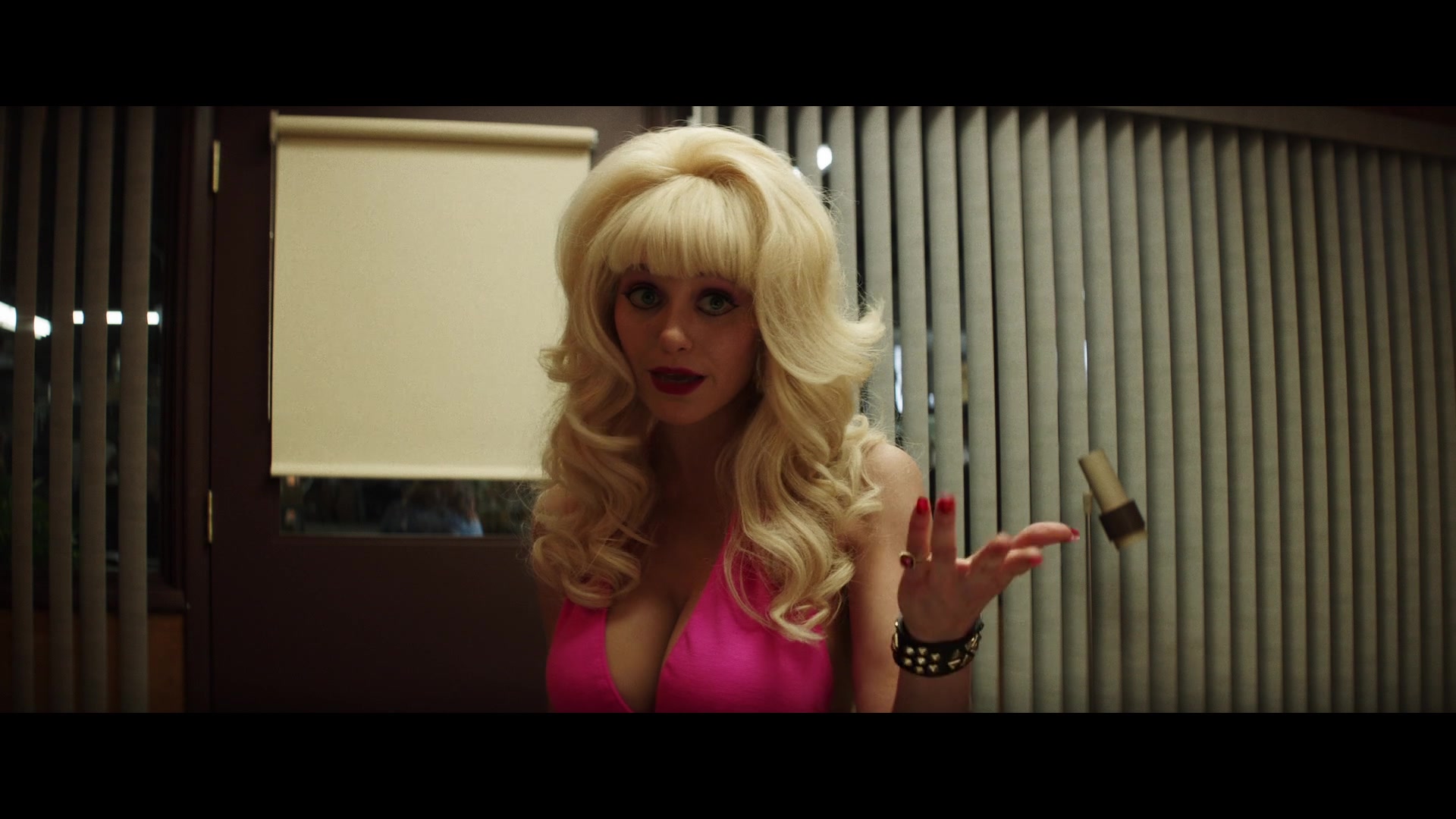 Angelyne_S01E02_Gods_and_Fairies_1080p_ERW_001324.jpg