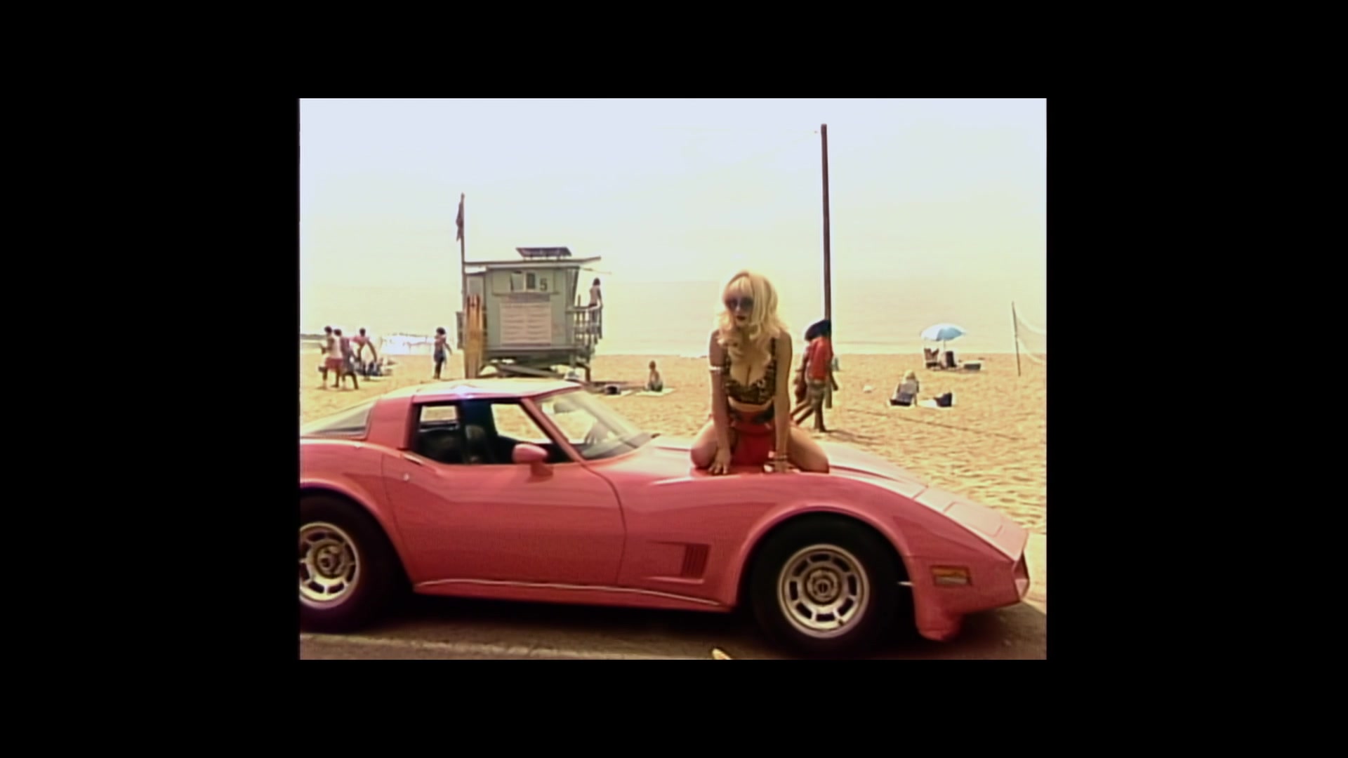Angelyne_S01E02_Gods_and_Fairies_1080p_ERW_002311.jpg
