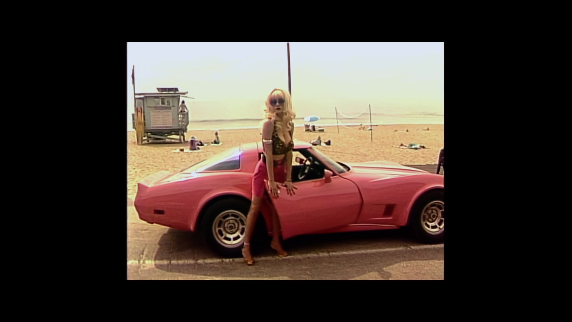 Angelyne_S01E02_Gods_and_Fairies_1080p_ERW_002323.jpg