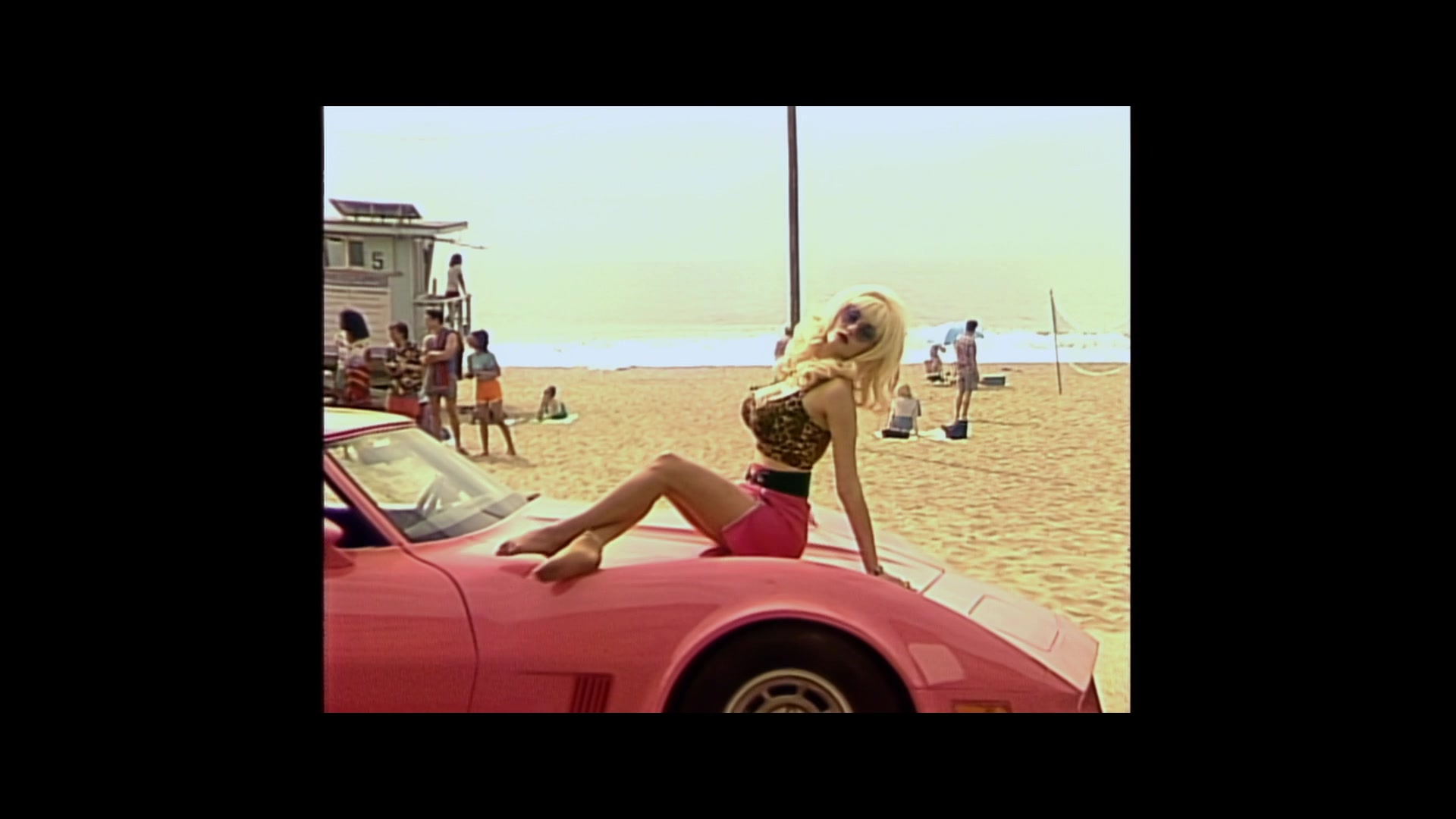 Angelyne_S01E02_Gods_and_Fairies_1080p_ERW_002333.jpg