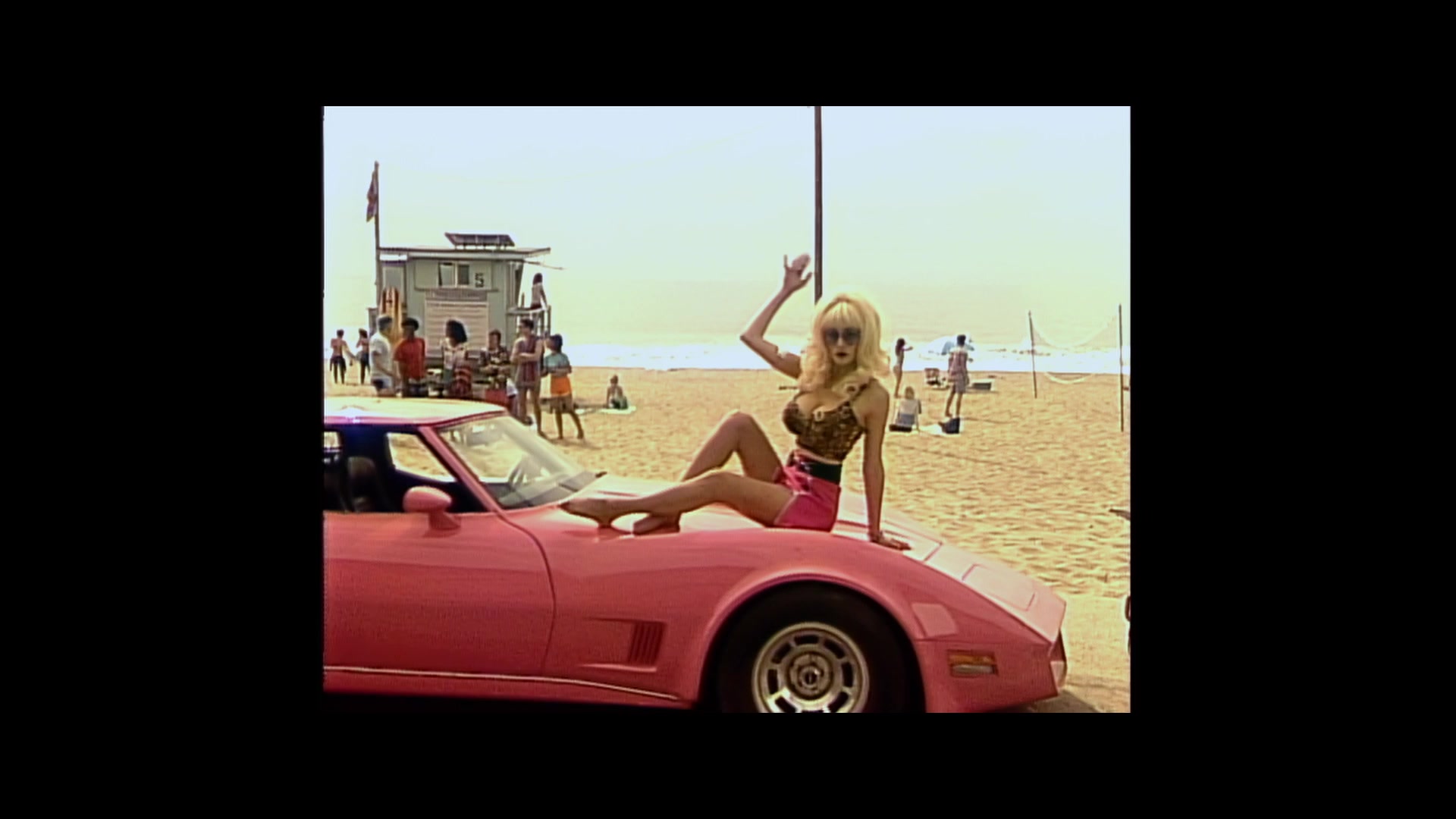 Angelyne_S01E02_Gods_and_Fairies_1080p_ERW_002335.jpg