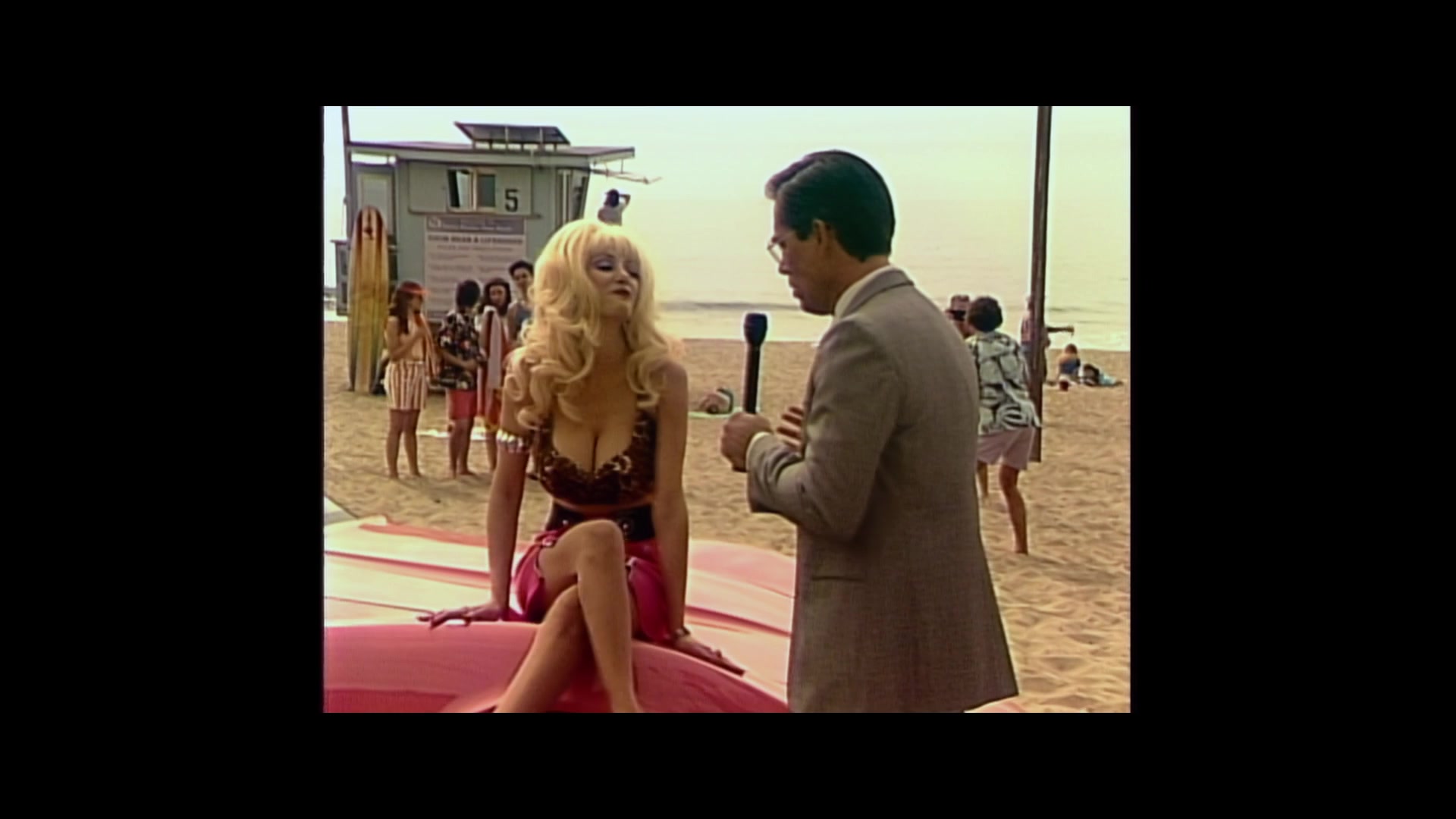 Angelyne_S01E02_Gods_and_Fairies_1080p_ERW_002350.jpg