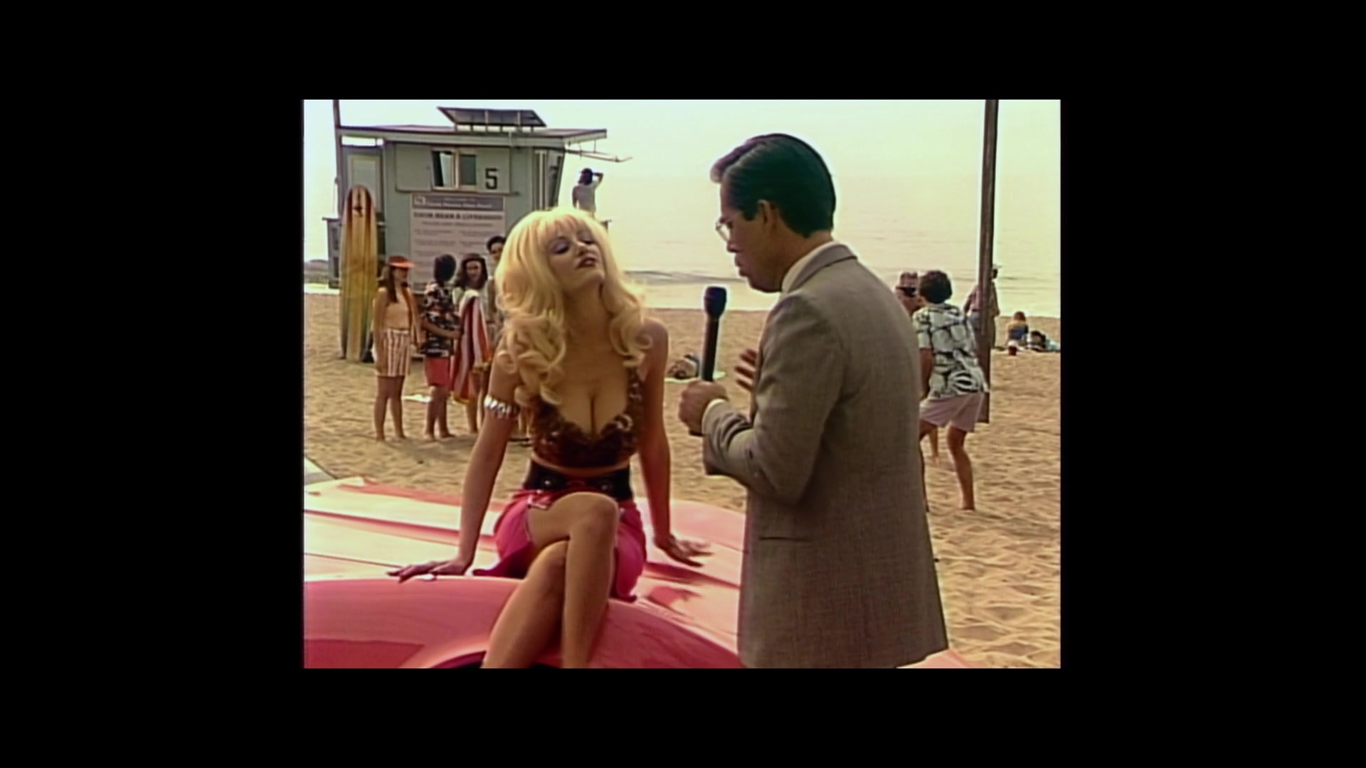 Angelyne_S01E02_Gods_and_Fairies_1080p_ERW_002351.jpg