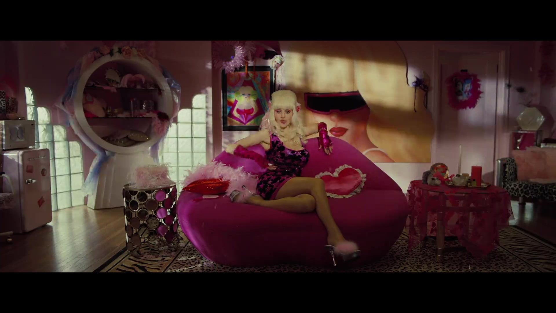Angelyne_S01E02_Gods_and_Fairies_1080p_ERW_002741.jpg