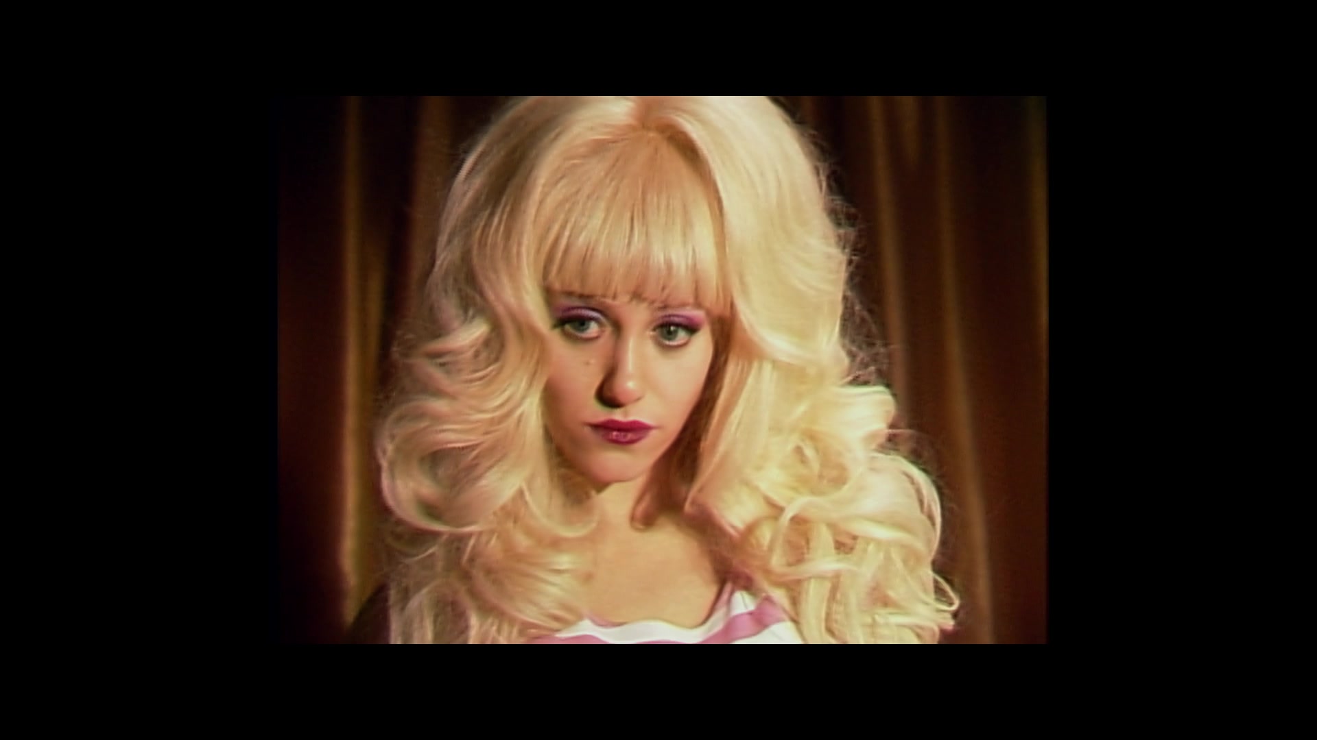 Angelyne_S01E02_Gods_and_Fairies_1080p_ERW_003187.jpg