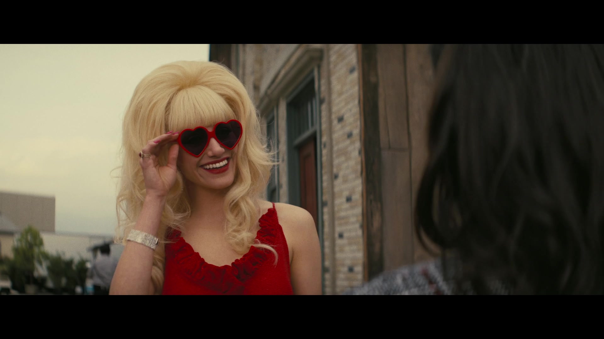 Angelyne_S01E02_Gods_and_Fairies_1080p_ERW_004258.jpg