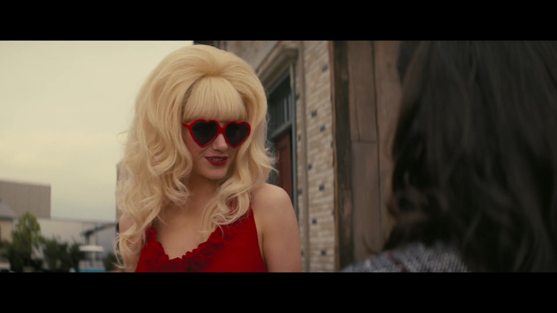 Angelyne_S01E02_Gods_and_Fairies_1080p_ERW_004288.jpg
