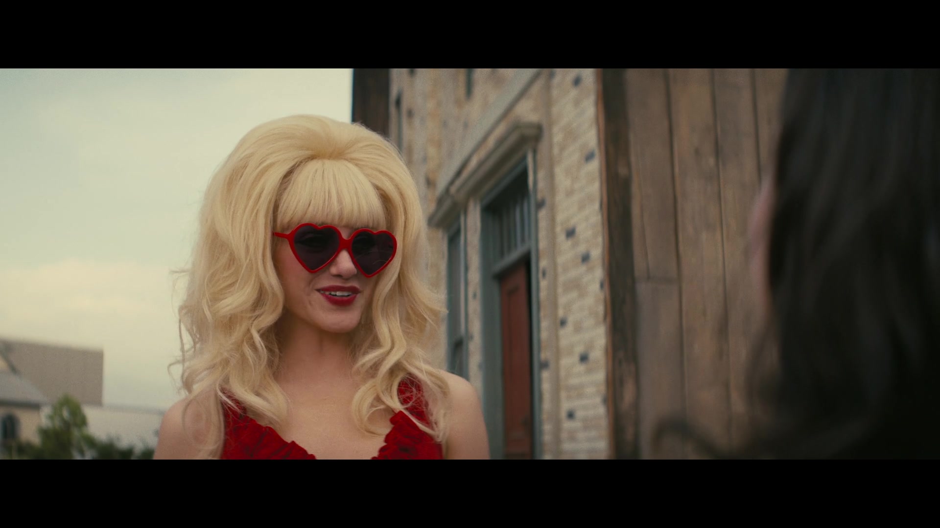 Angelyne_S01E02_Gods_and_Fairies_1080p_ERW_004327.jpg