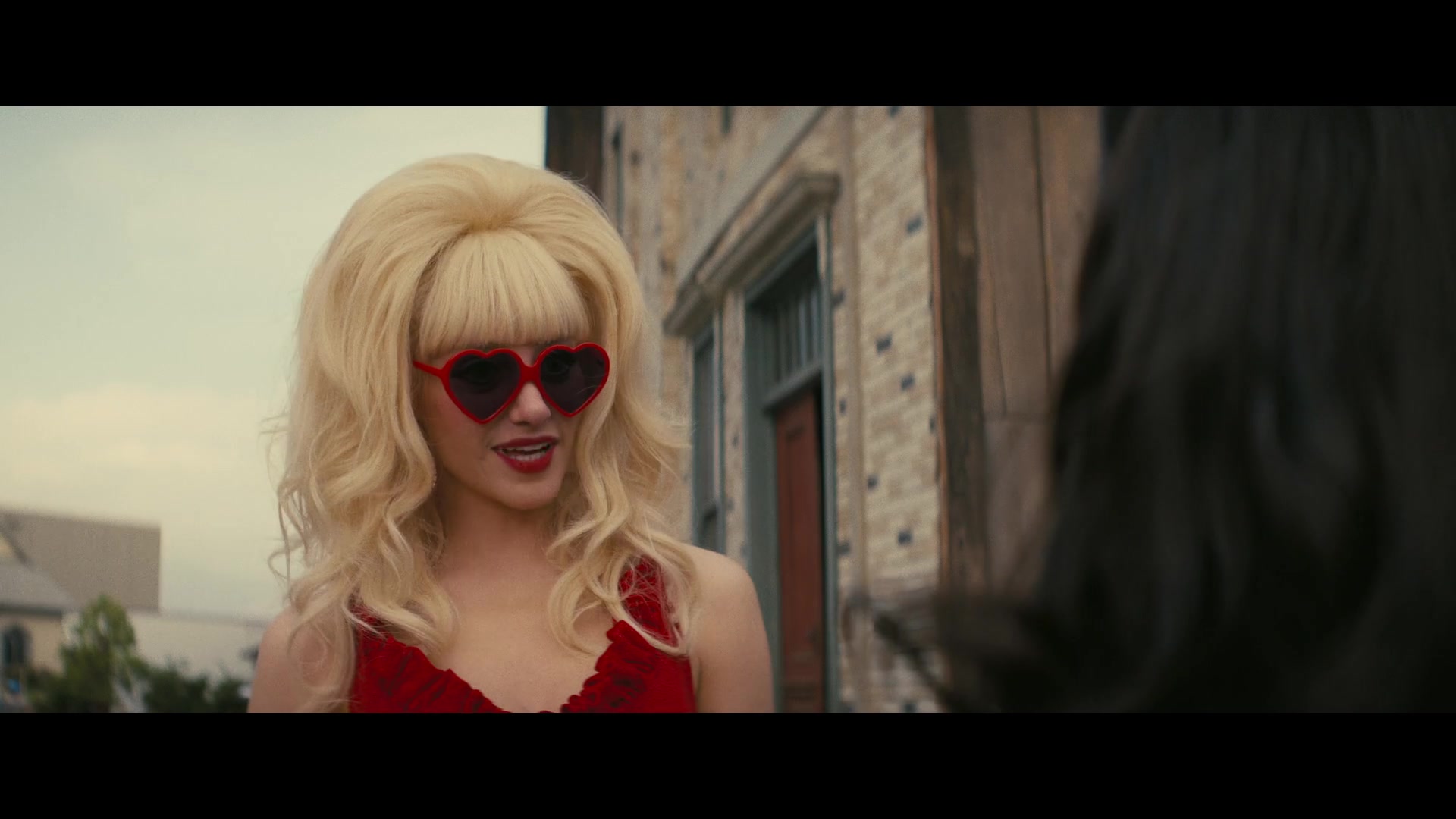Angelyne_S01E02_Gods_and_Fairies_1080p_ERW_004339.jpg