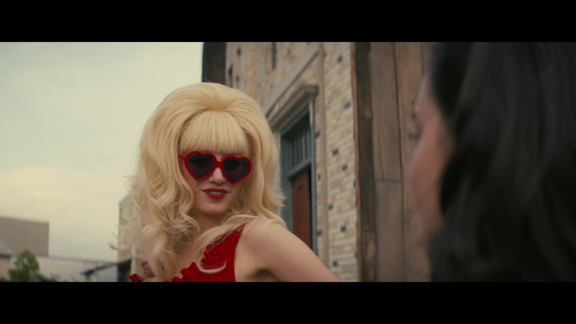 Angelyne_S01E02_Gods_and_Fairies_1080p_ERW_004354.jpg