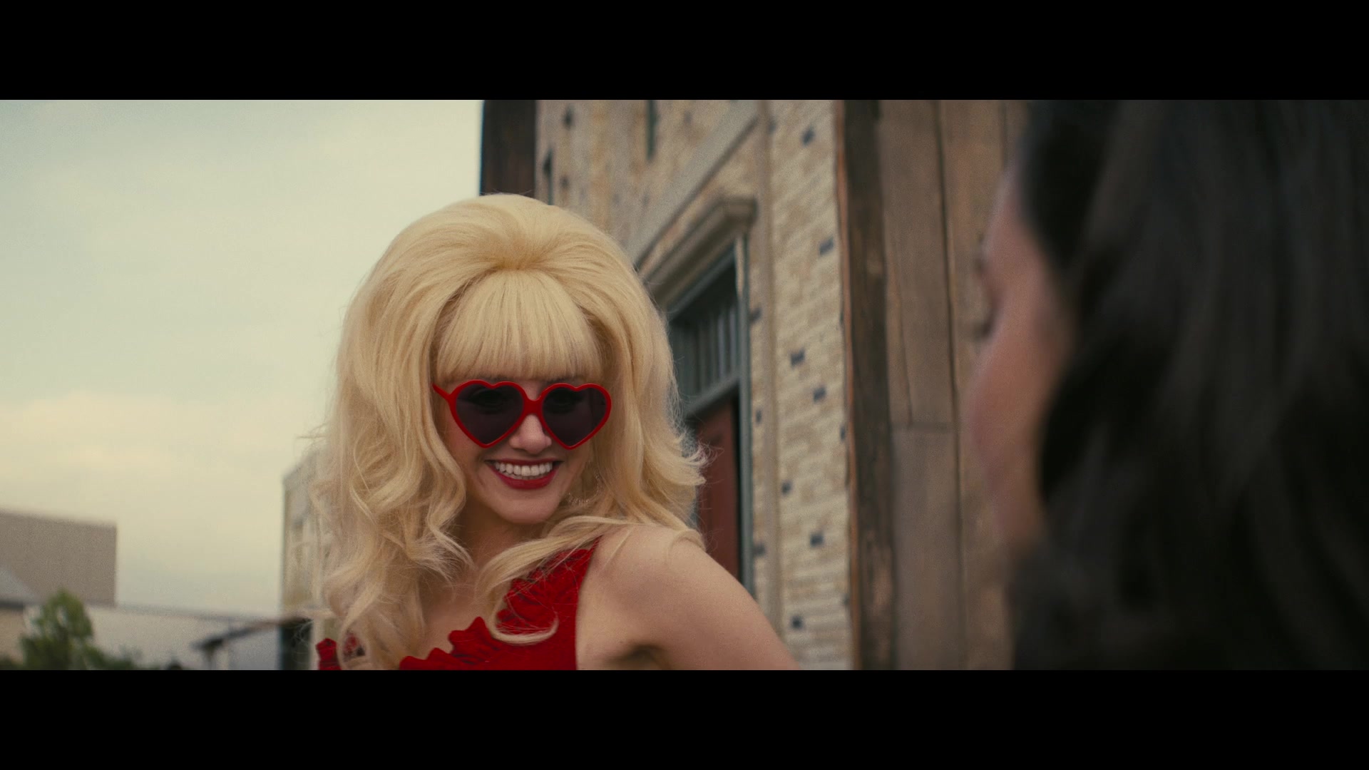Angelyne_S01E02_Gods_and_Fairies_1080p_ERW_004357.jpg