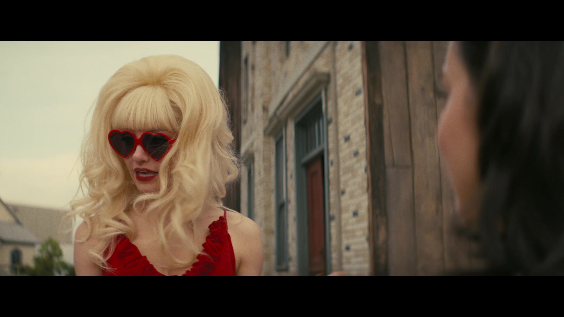Angelyne_S01E02_Gods_and_Fairies_1080p_ERW_004372.jpg