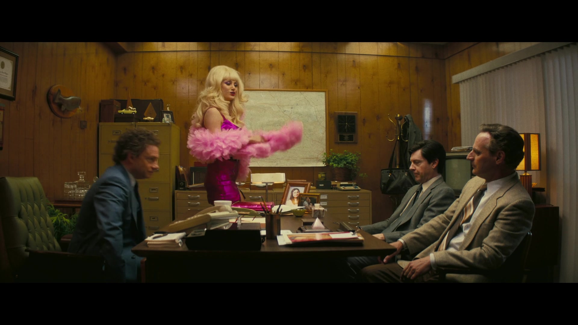Angelyne_S01E02_Gods_and_Fairies_1080p_ERW_004696.jpg