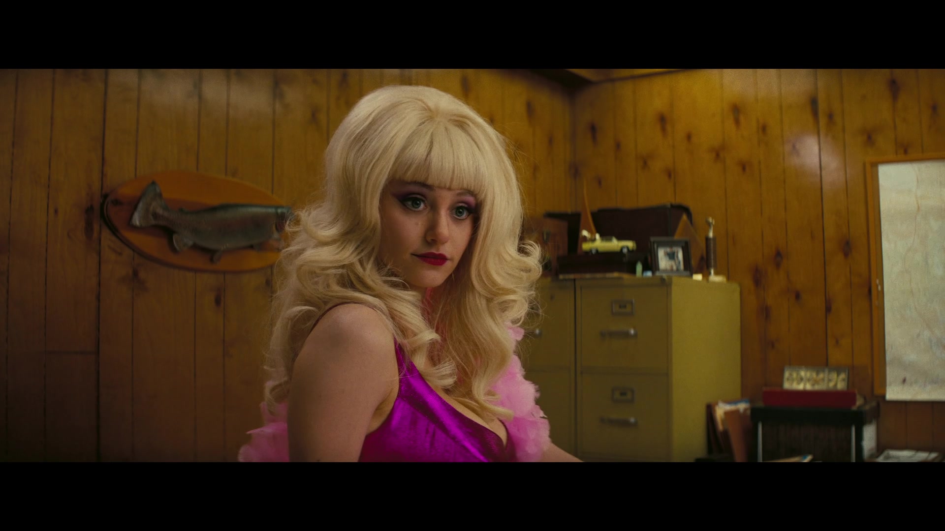 Angelyne_S01E02_Gods_and_Fairies_1080p_ERW_004861.jpg