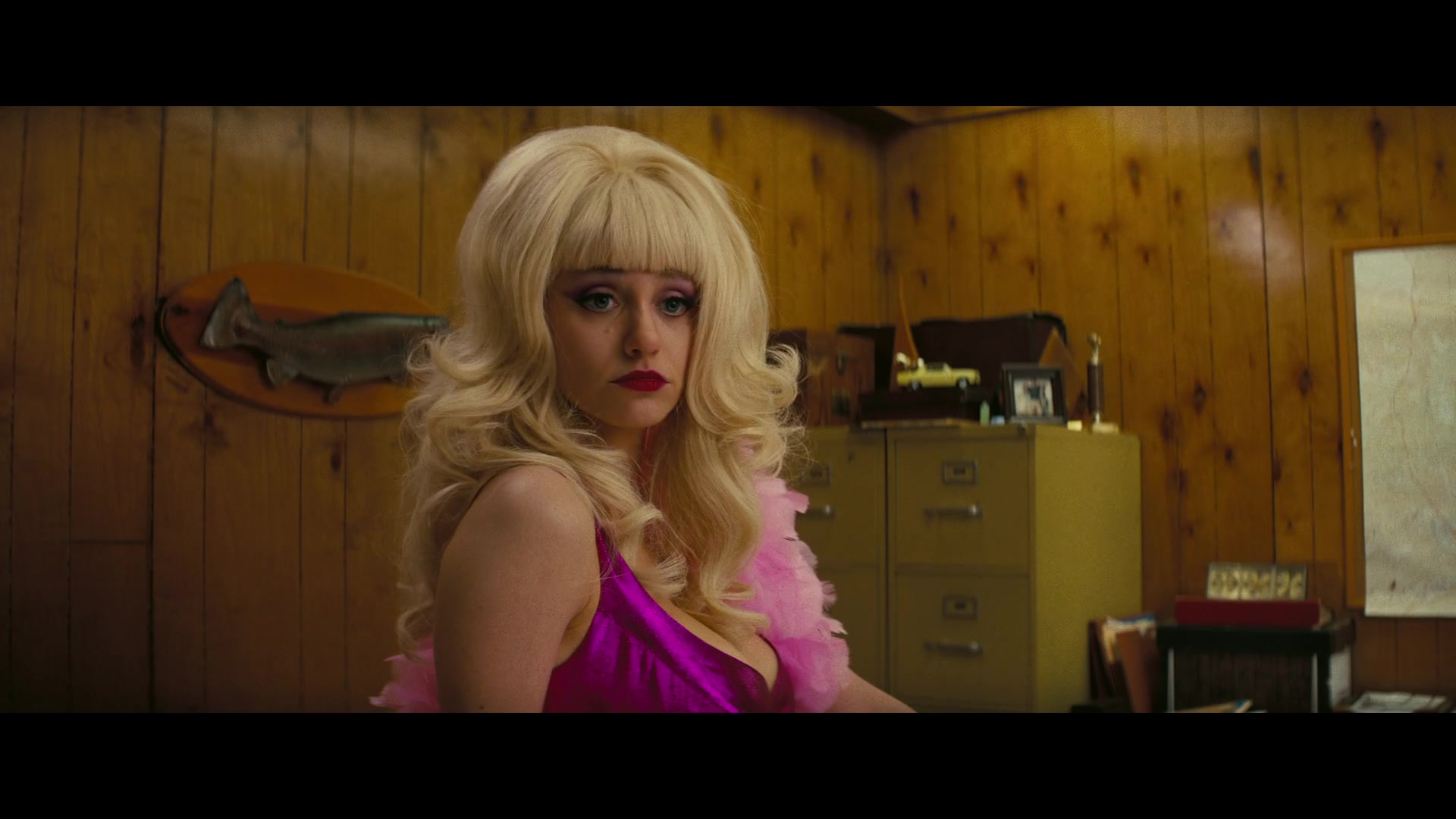 Angelyne_S01E02_Gods_and_Fairies_1080p_ERW_004870.jpg