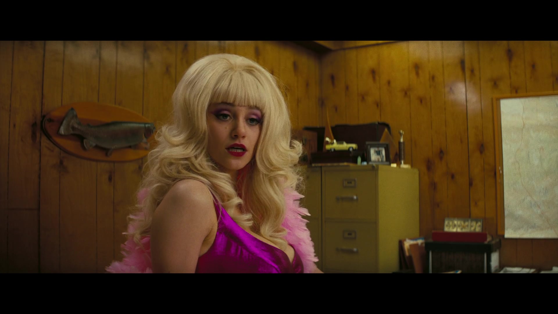 Angelyne_S01E02_Gods_and_Fairies_1080p_ERW_004916.jpg