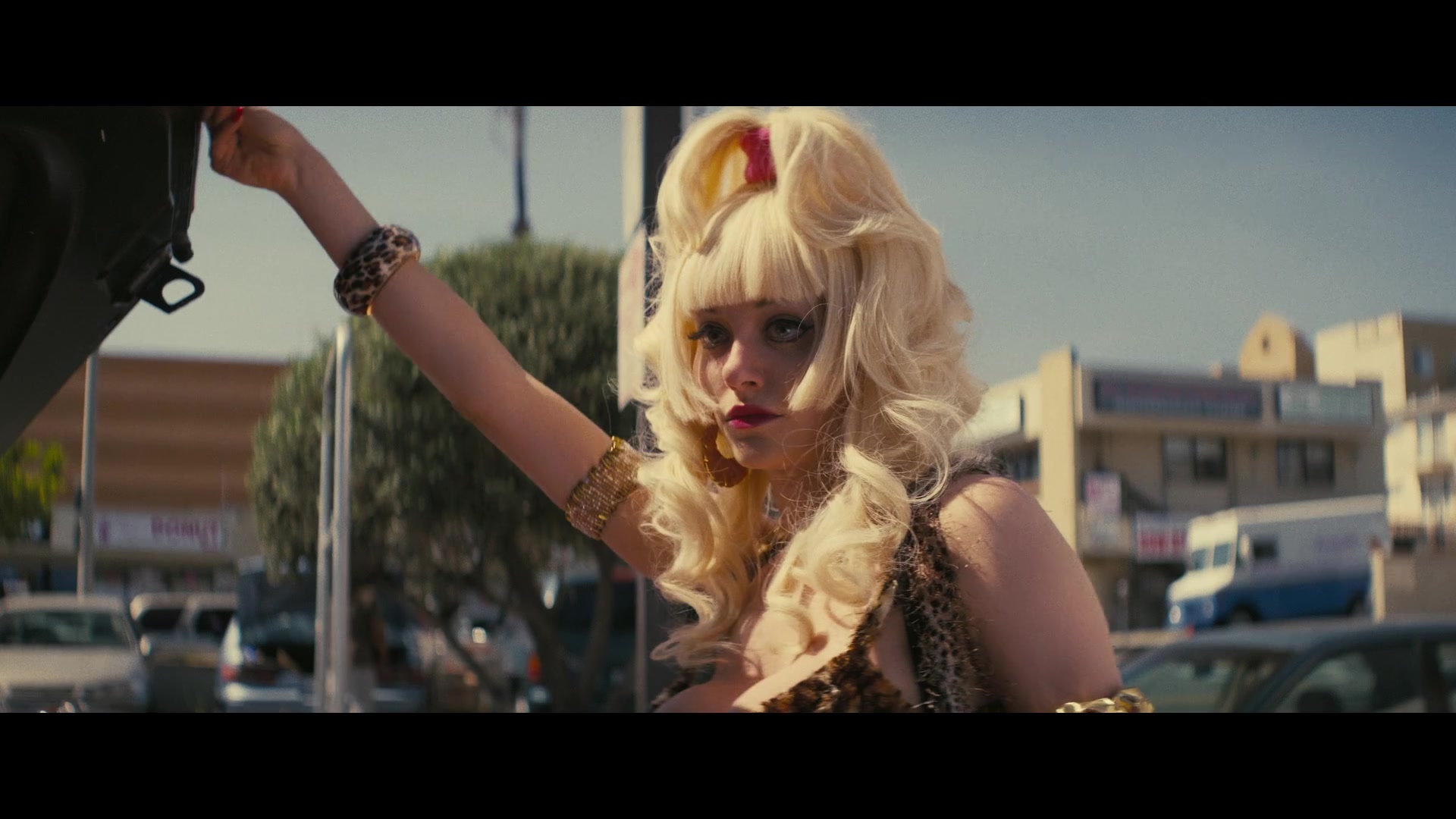 Angelyne_S01E02_Gods_and_Fairies_1080p_ERW_005072.jpg
