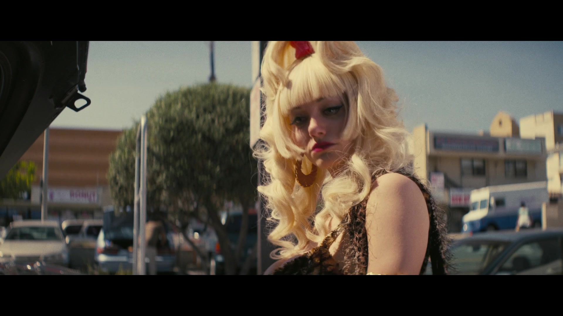 Angelyne_S01E02_Gods_and_Fairies_1080p_ERW_005119.jpg