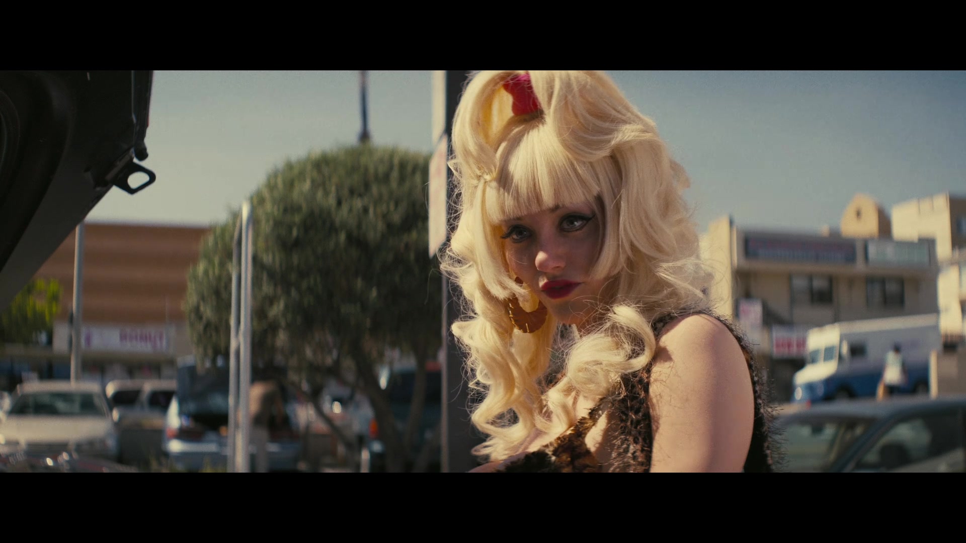 Angelyne_S01E02_Gods_and_Fairies_1080p_ERW_005123.jpg