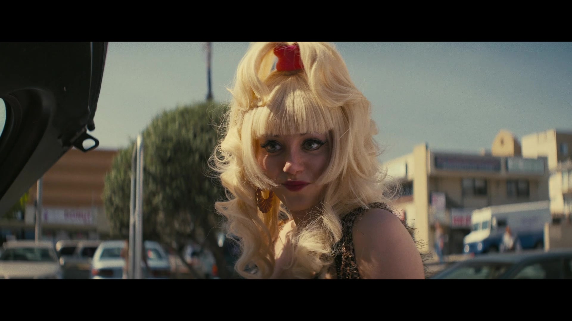 Angelyne_S01E02_Gods_and_Fairies_1080p_ERW_005137.jpg