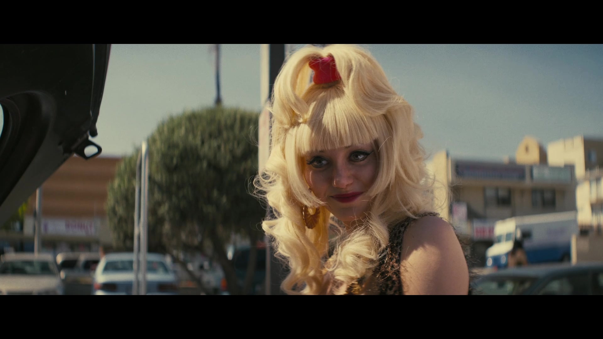 Angelyne_S01E02_Gods_and_Fairies_1080p_ERW_005150.jpg