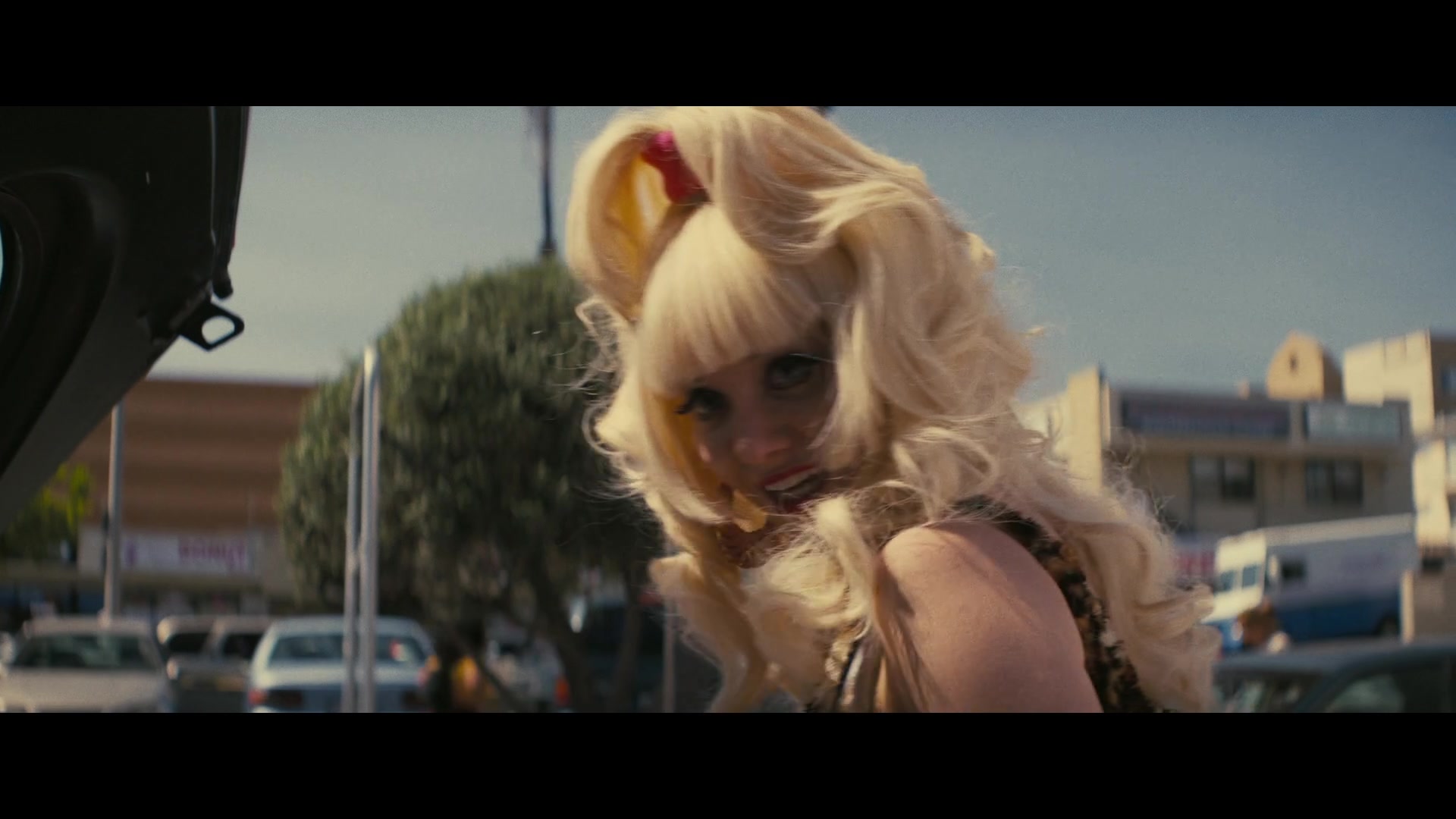 Angelyne_S01E02_Gods_and_Fairies_1080p_ERW_005164.jpg